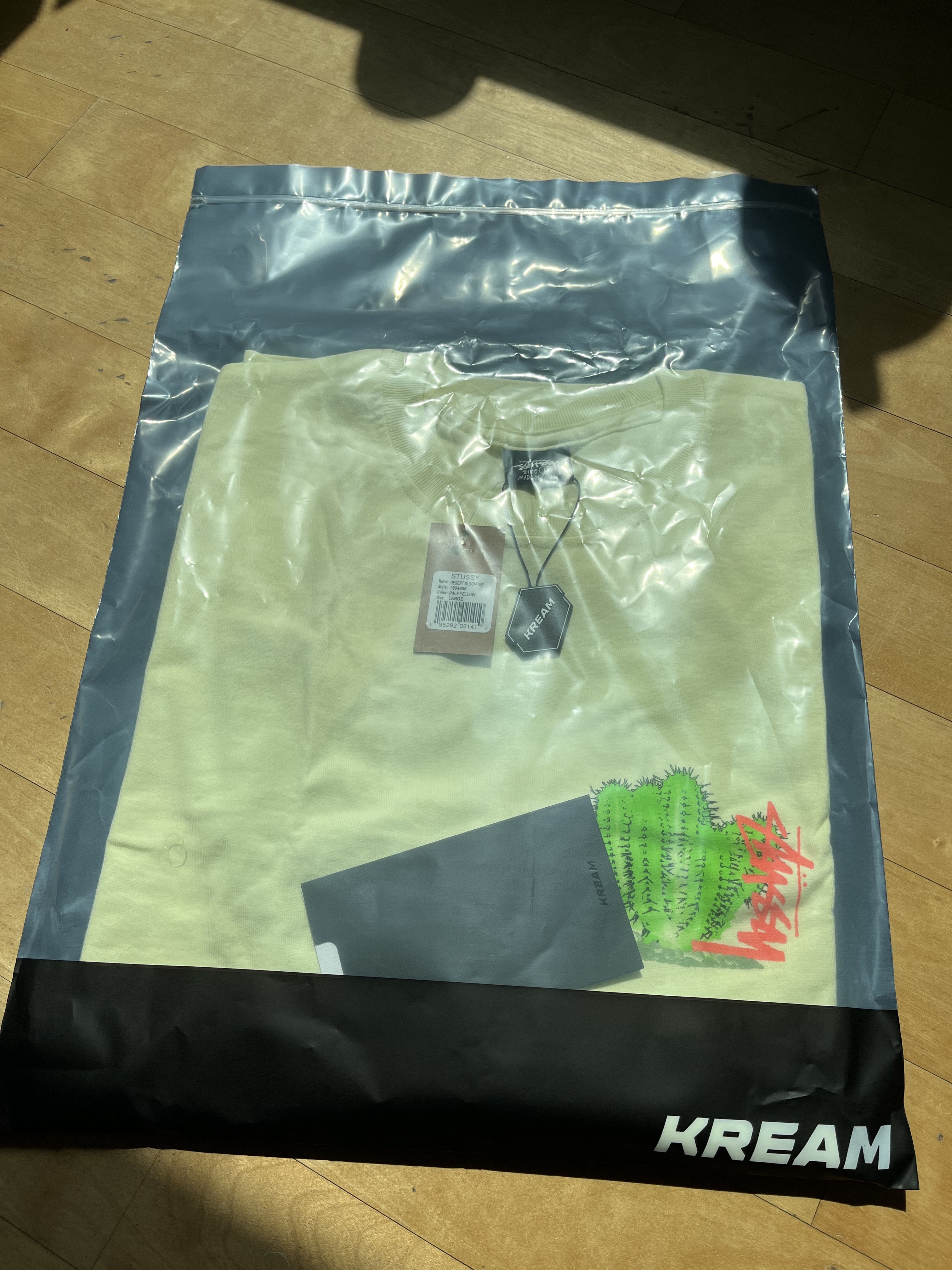 Stussy Desert Bloom T-Shirt Pale Yellow 착용 스타일 - 2