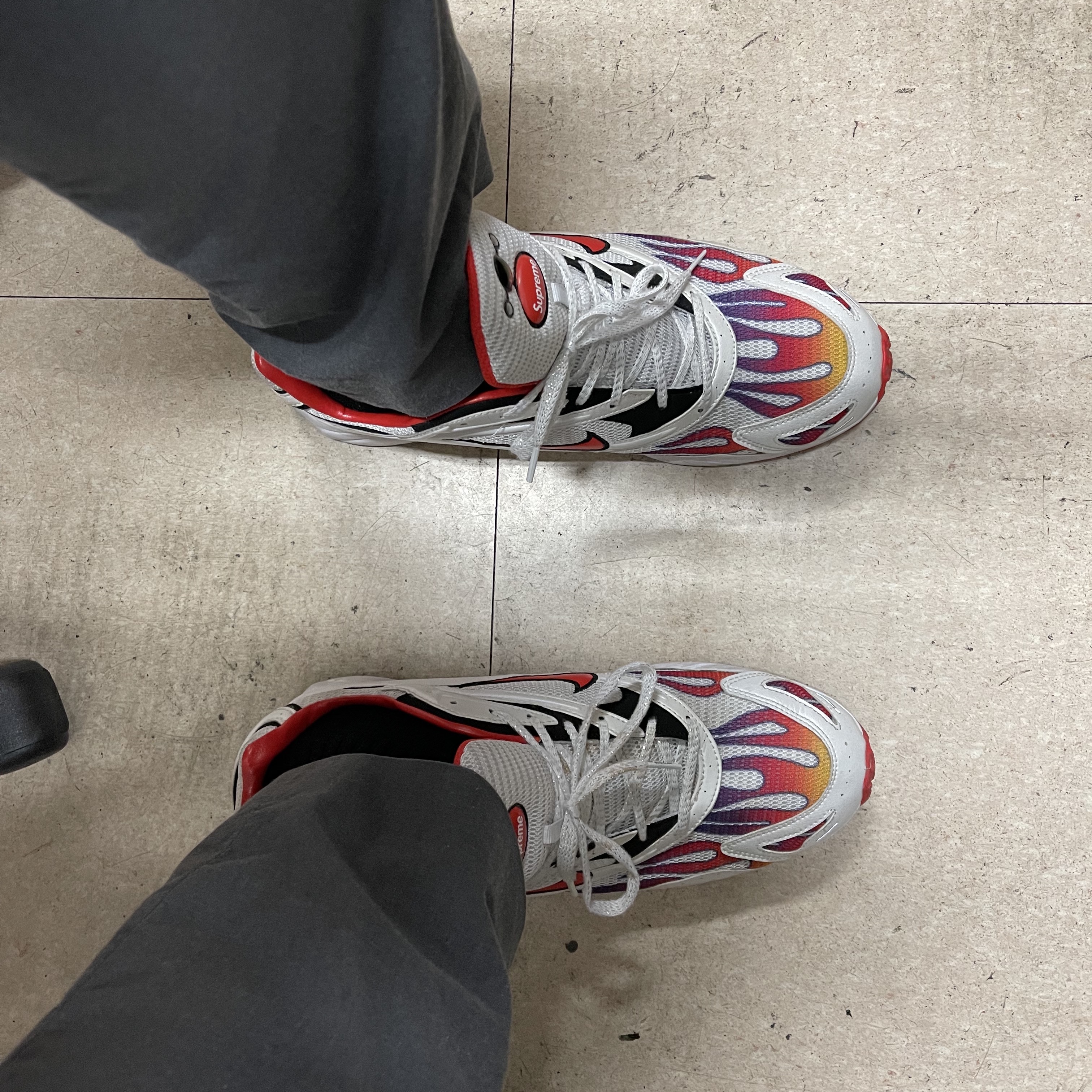 Nike x Supreme Zoom Streak Spectrum Plus White 착용 스타일 - 3