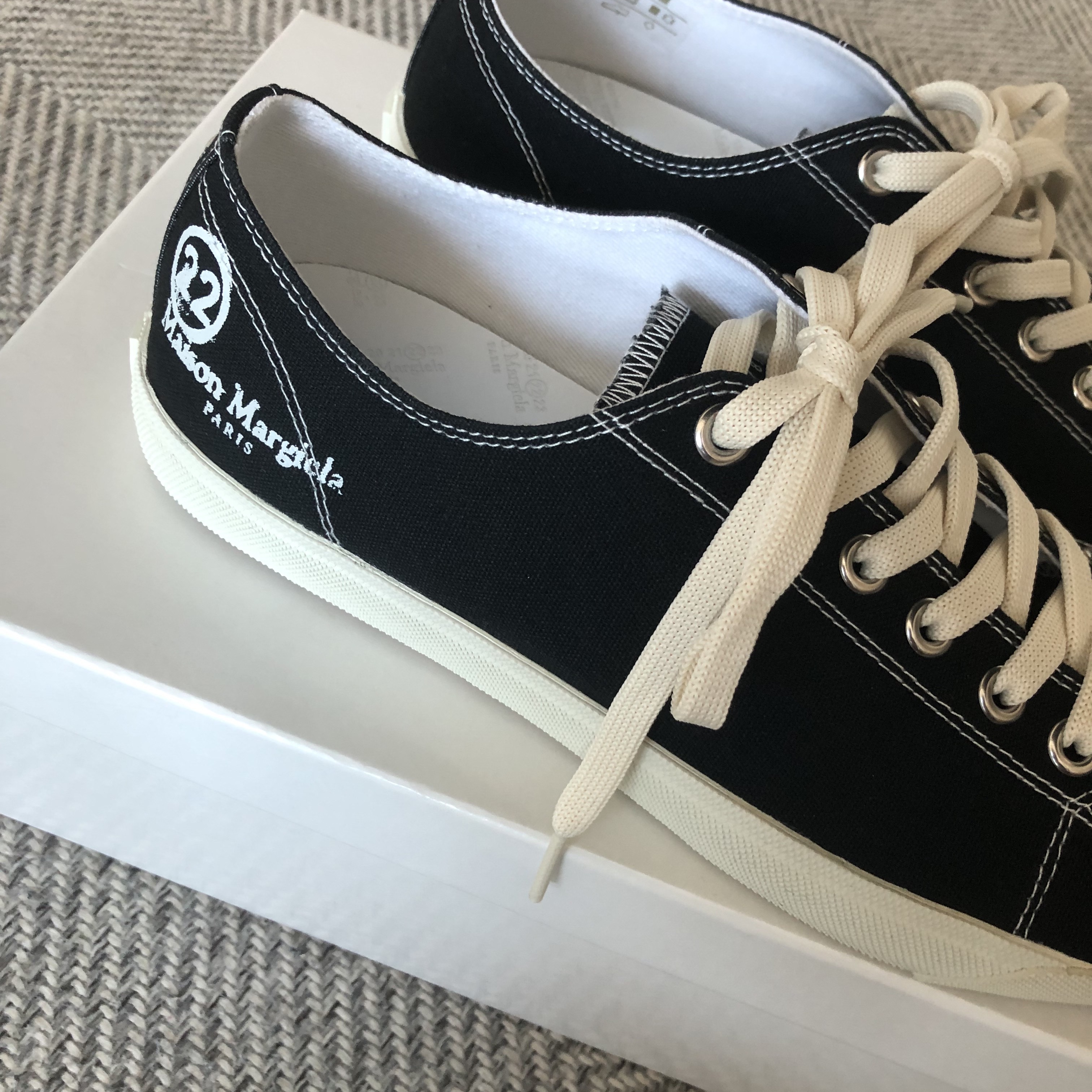 Maison Margiela Tabi Low Black 착용 스타일 - 2