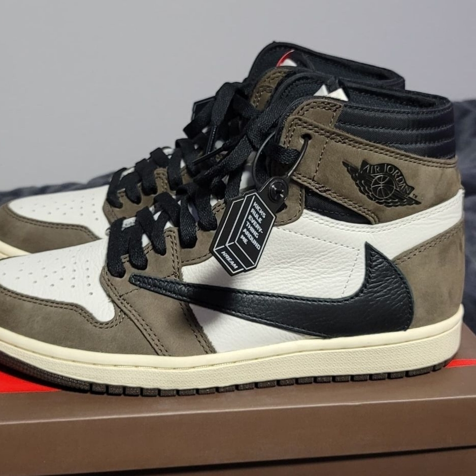 Jordan 1 x Travis Scott Retro High OG SP Mocha, Jordan 1 x Travis Scott x Fragment Retro Low OG SP Military Blue 착용 스타일 - 1