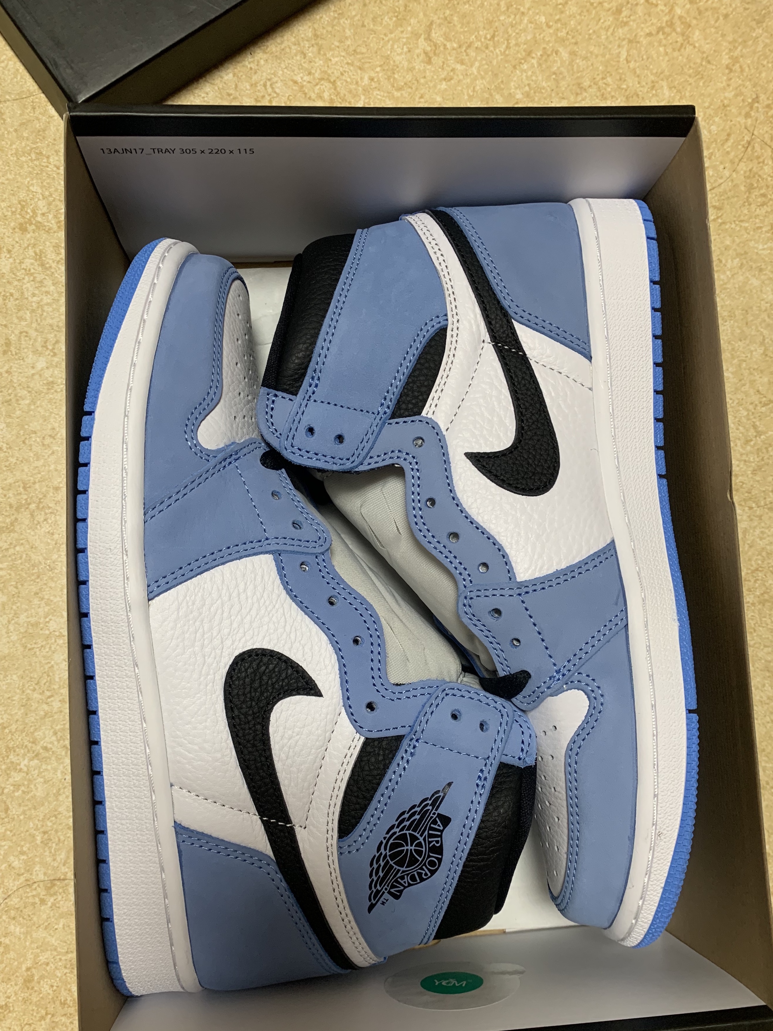 Jordan 1 Retro High OG University Blue 착용 스타일