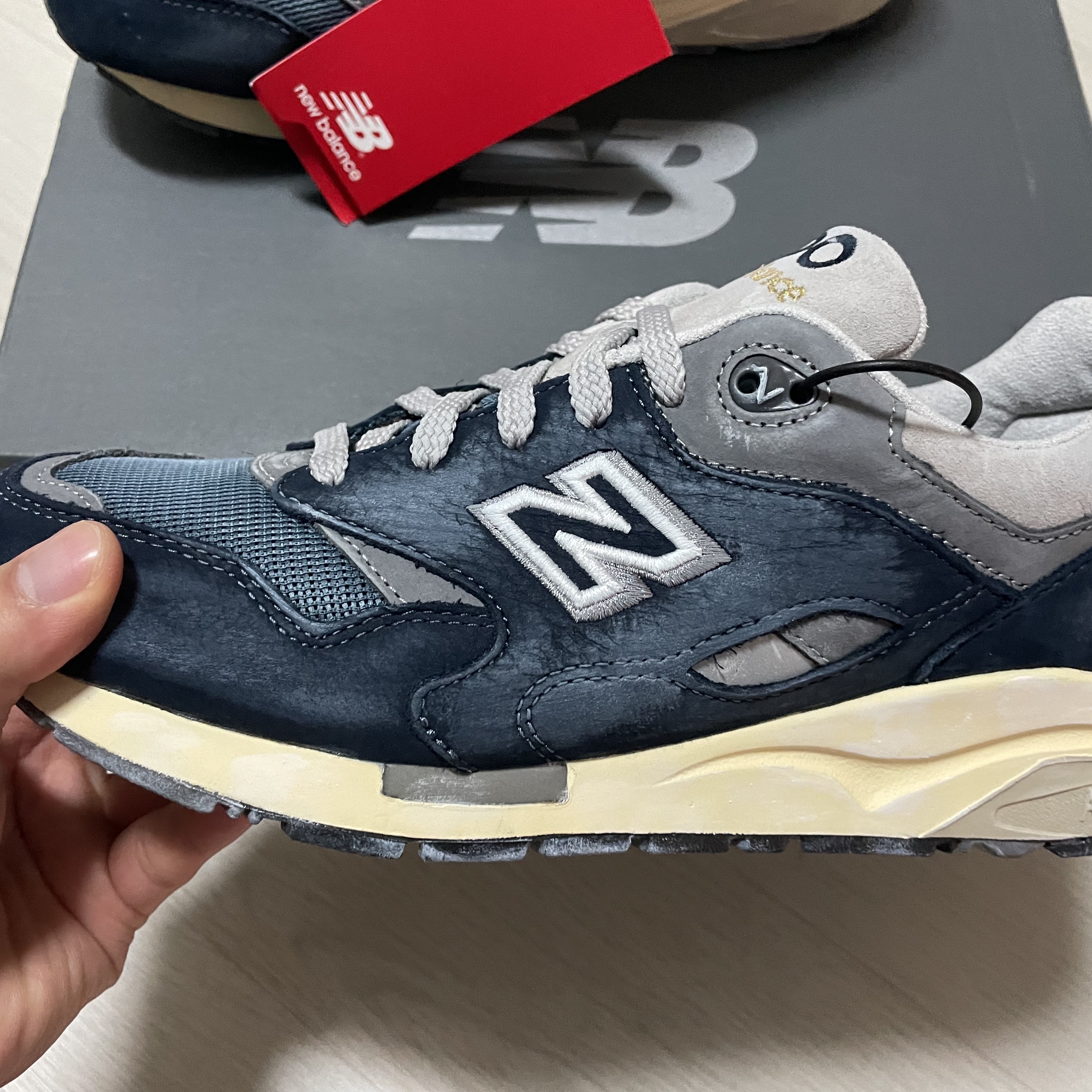 New Balance 1600 Premium Vintage Navy 착용 스타일 - 2