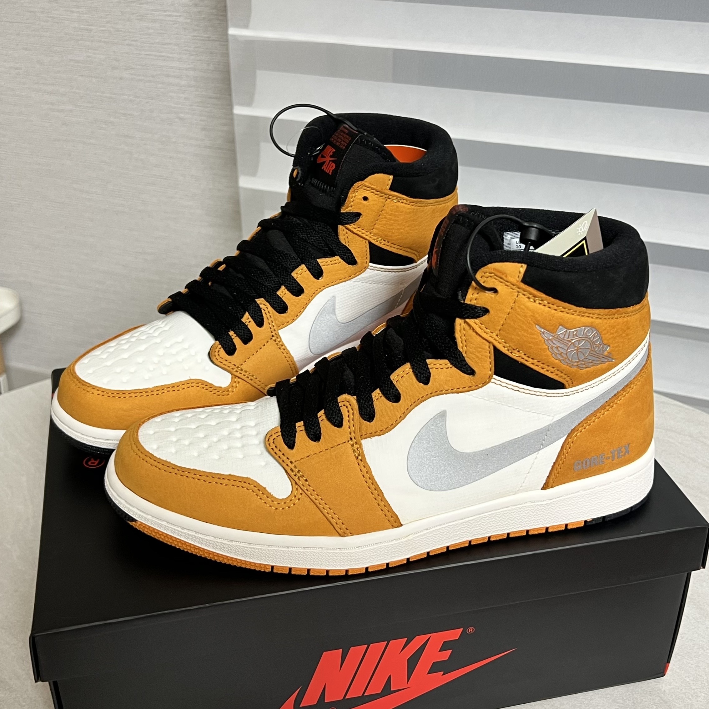 Jordan 1 Element Gore-Tex Light Curry 착용 스타일
