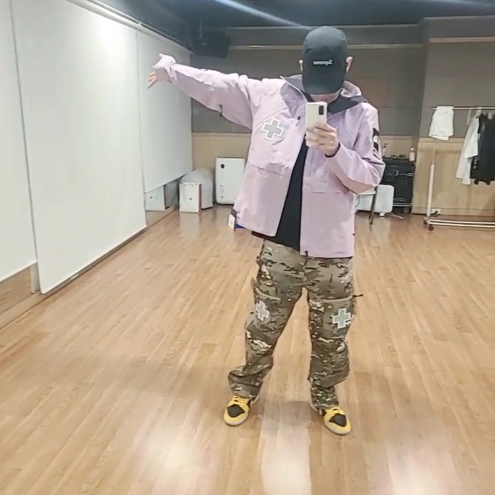 Supreme x The North Face Summit Series Rescue Mountain Pro Jacket Light Purple - 22SS, Supreme x The North Face Summit Series Rescue Mountain Pants Multi Camo - 22SS 착용 스타일