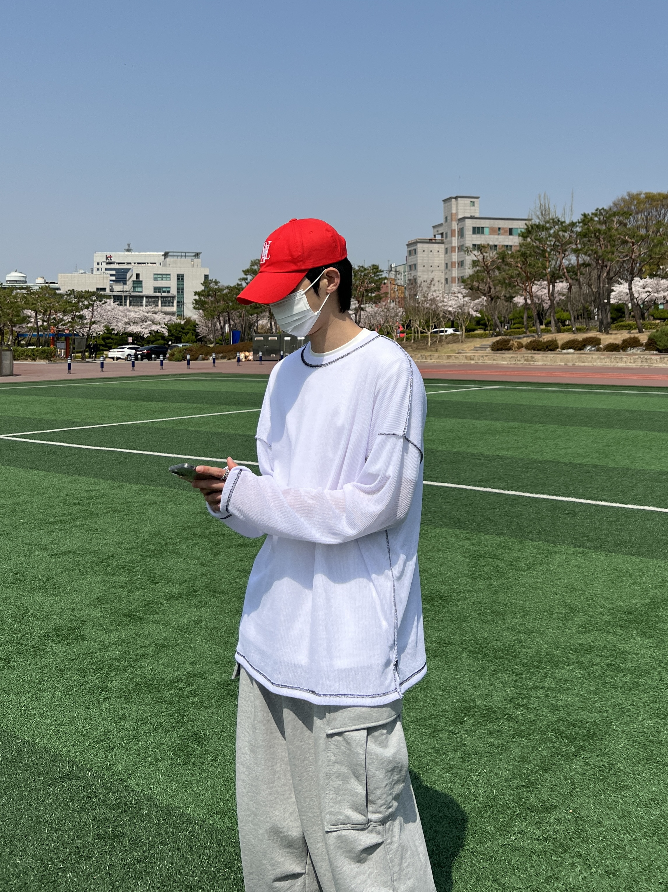 Nike Air Force 1 '07 First Use White Team Red 착용 스타일 - 5