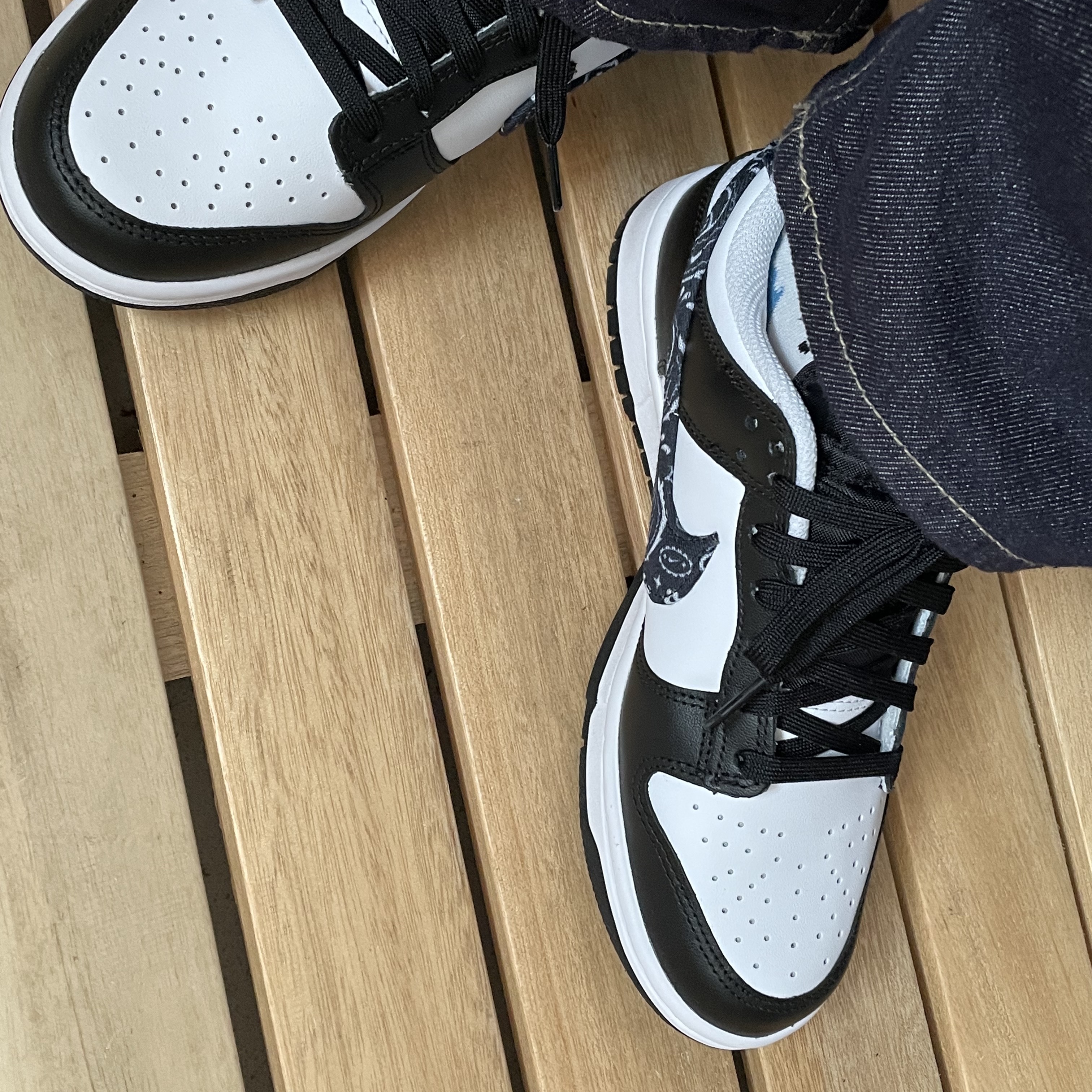 (W) Nike Dunk Low Essential Black Paisley 착용 스타일