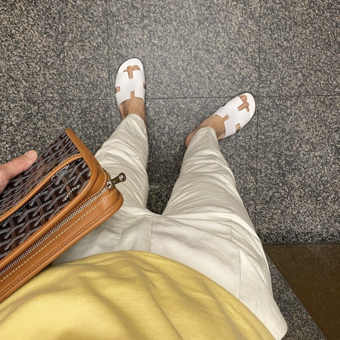 Hermes Izmir Sandal Calfskin & Gold 착용 스타일