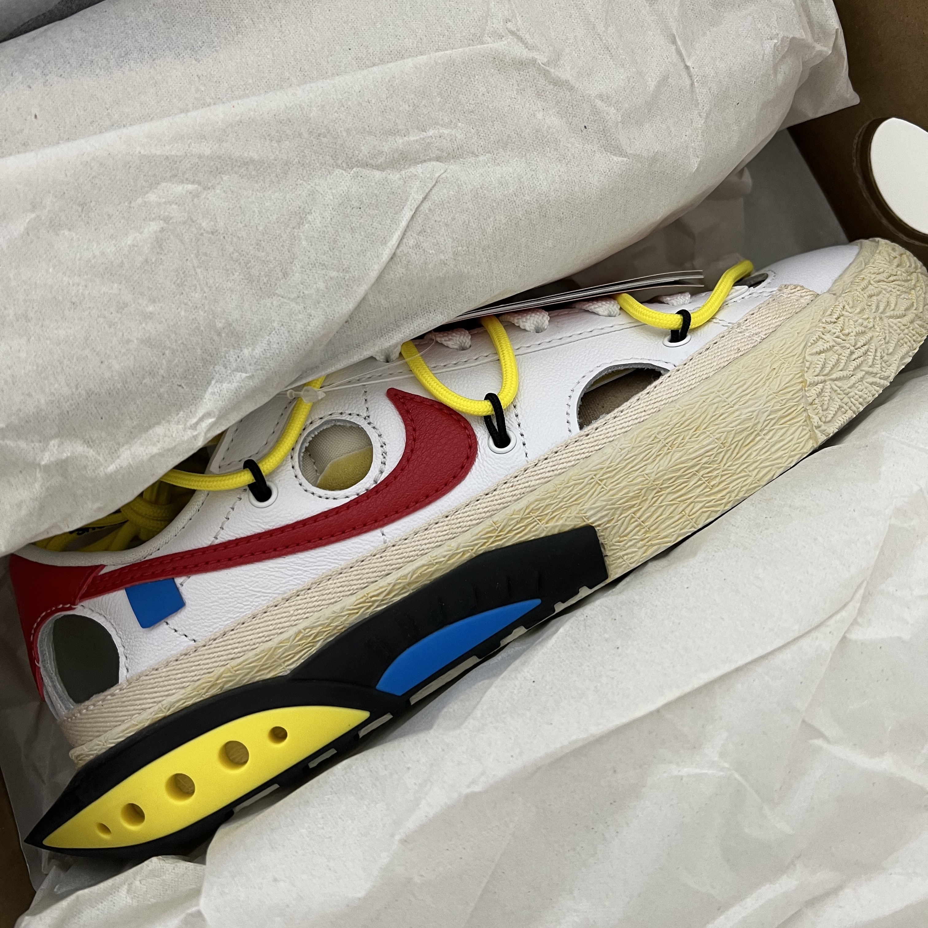 Nike x Off-White Blazer Low '77 White and University Red 착용 스타일
