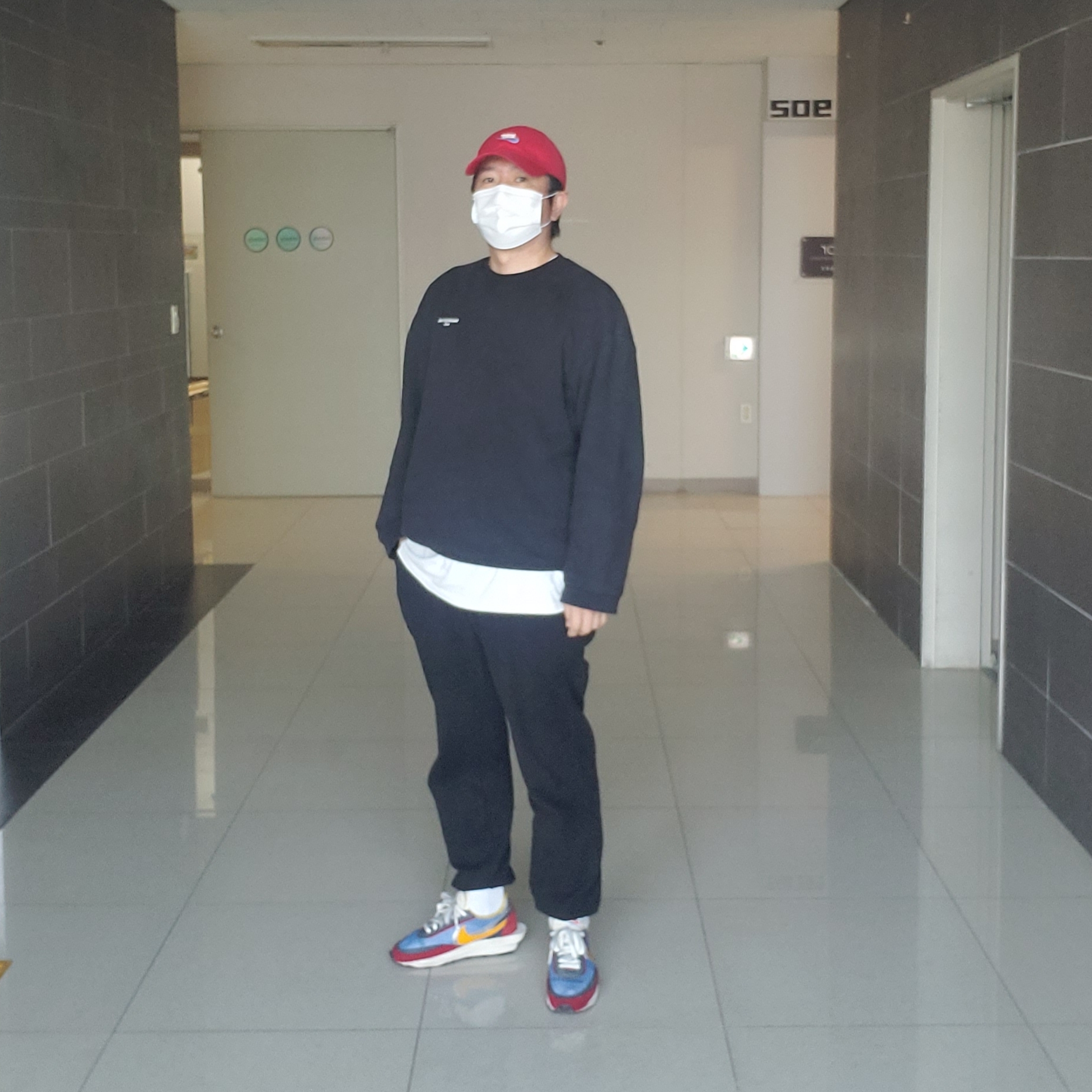 Nike x Sacai LDWaffle Blue Multi 착용 스타일