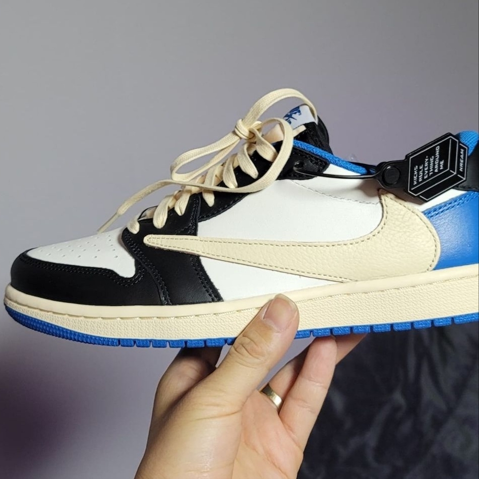 Jordan 1 x Travis Scott Retro High OG SP Mocha, Jordan 1 x Travis Scott x Fragment Retro Low OG SP Military Blue 착용 스타일 - 4