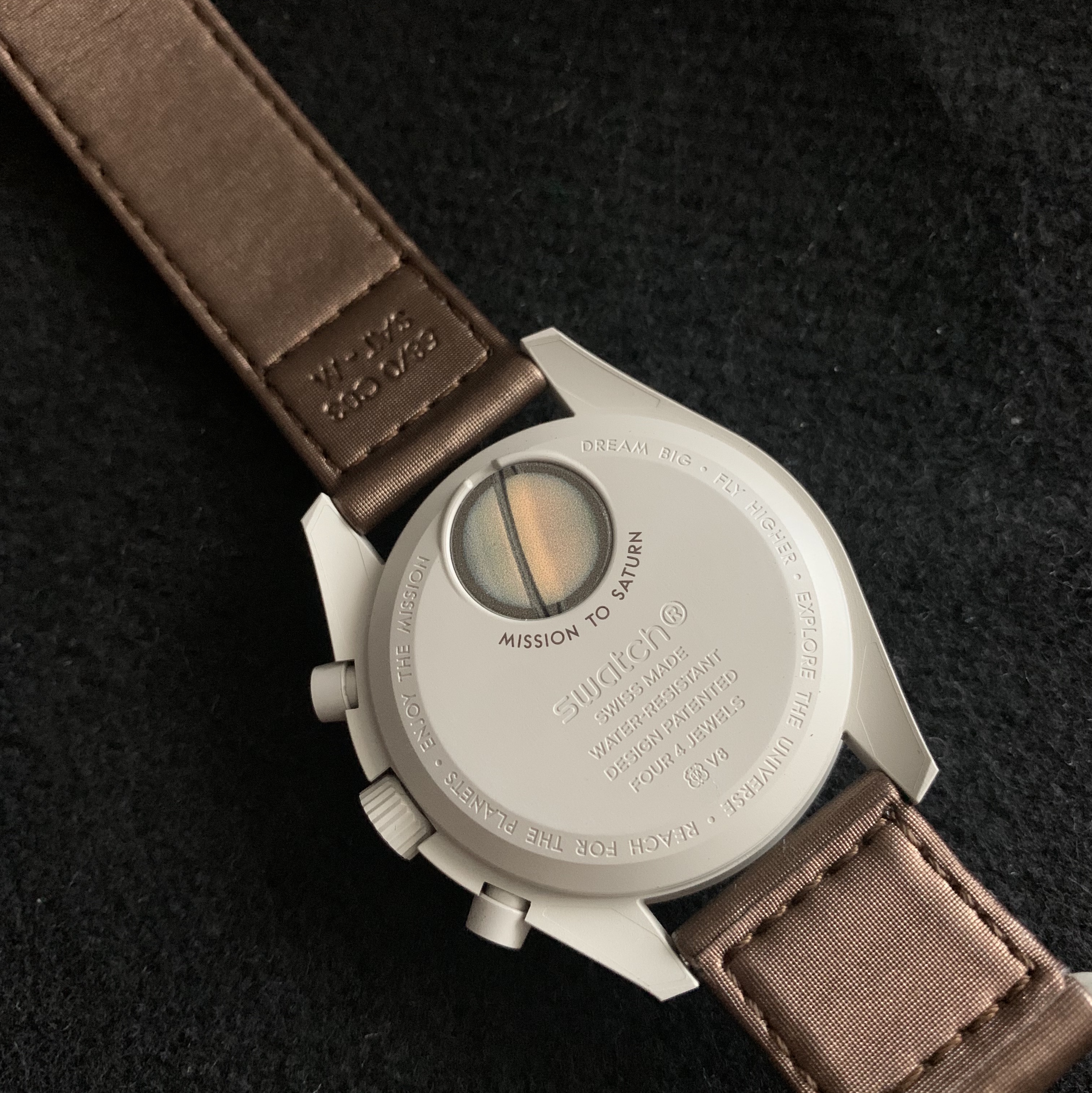 Swatch x Omega Bioceramic MoonSwatch Mission To Saturn 착용 스타일 - 1