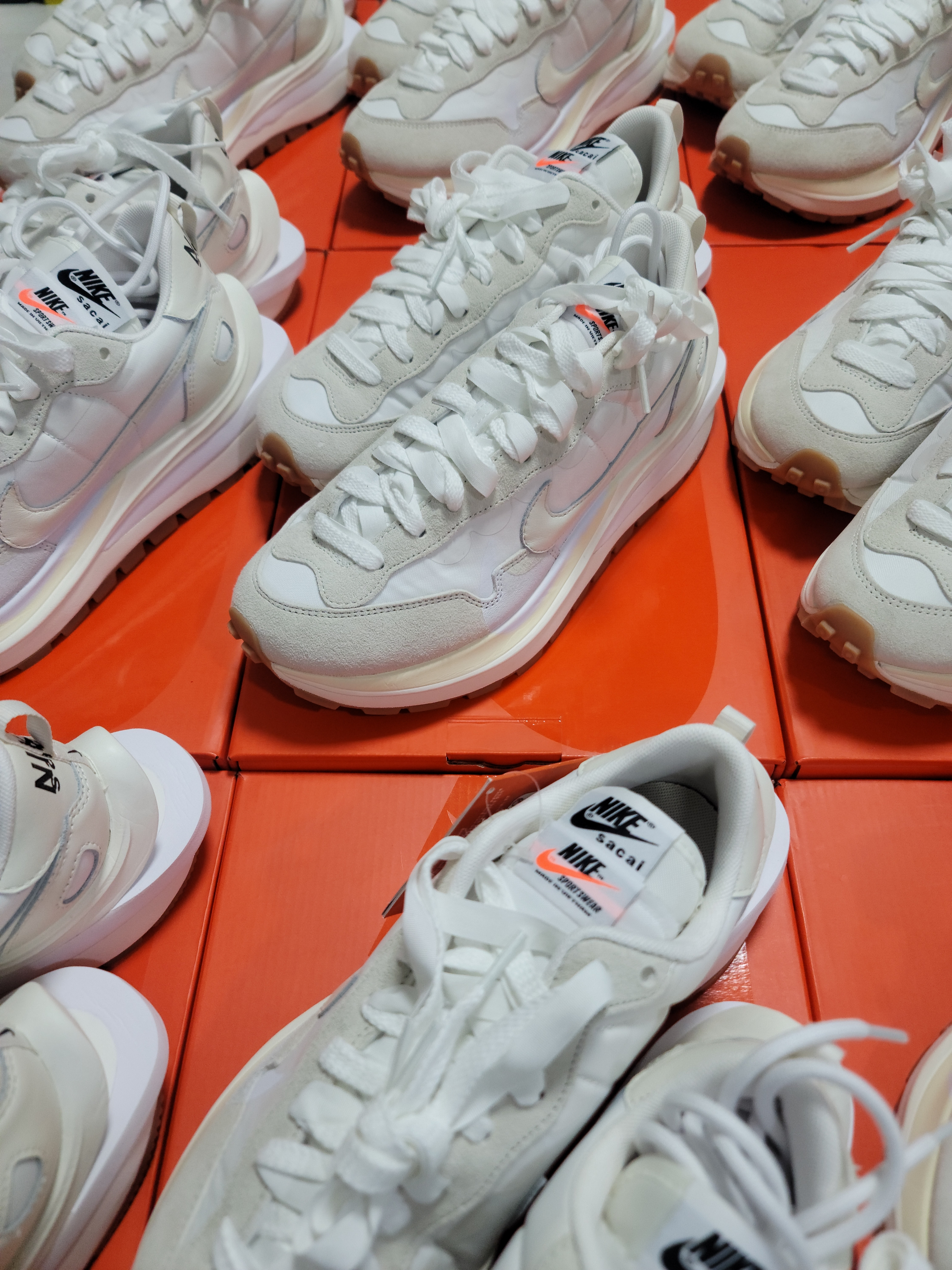 Nike x Sacai VaporWaffle White and Gum 착용 스타일 - 2