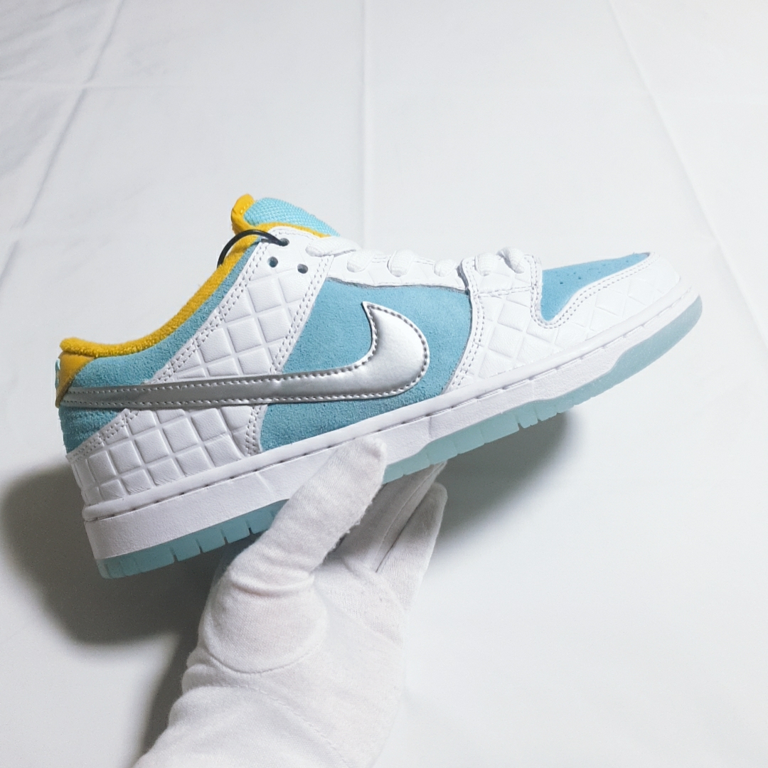 Nike x FTC SB Dunk Low Pro QS Lagoon Pulse 착용 스타일 - 1