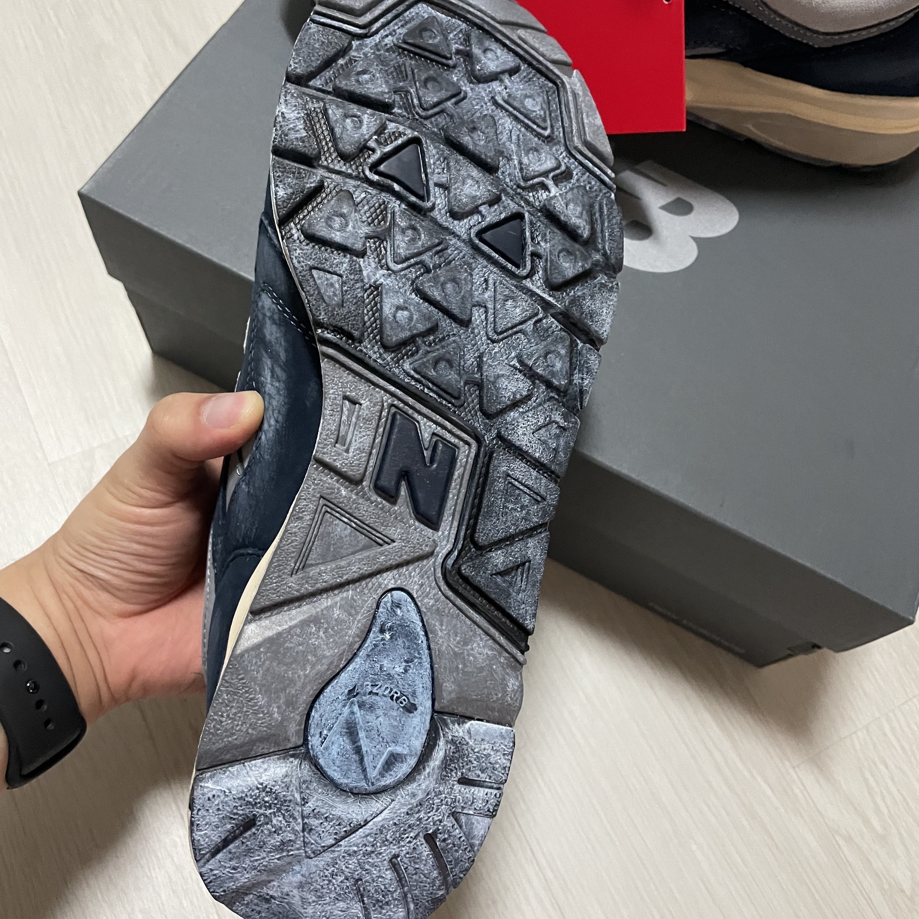 New Balance 1600 Premium Vintage Navy 착용 스타일 - 3