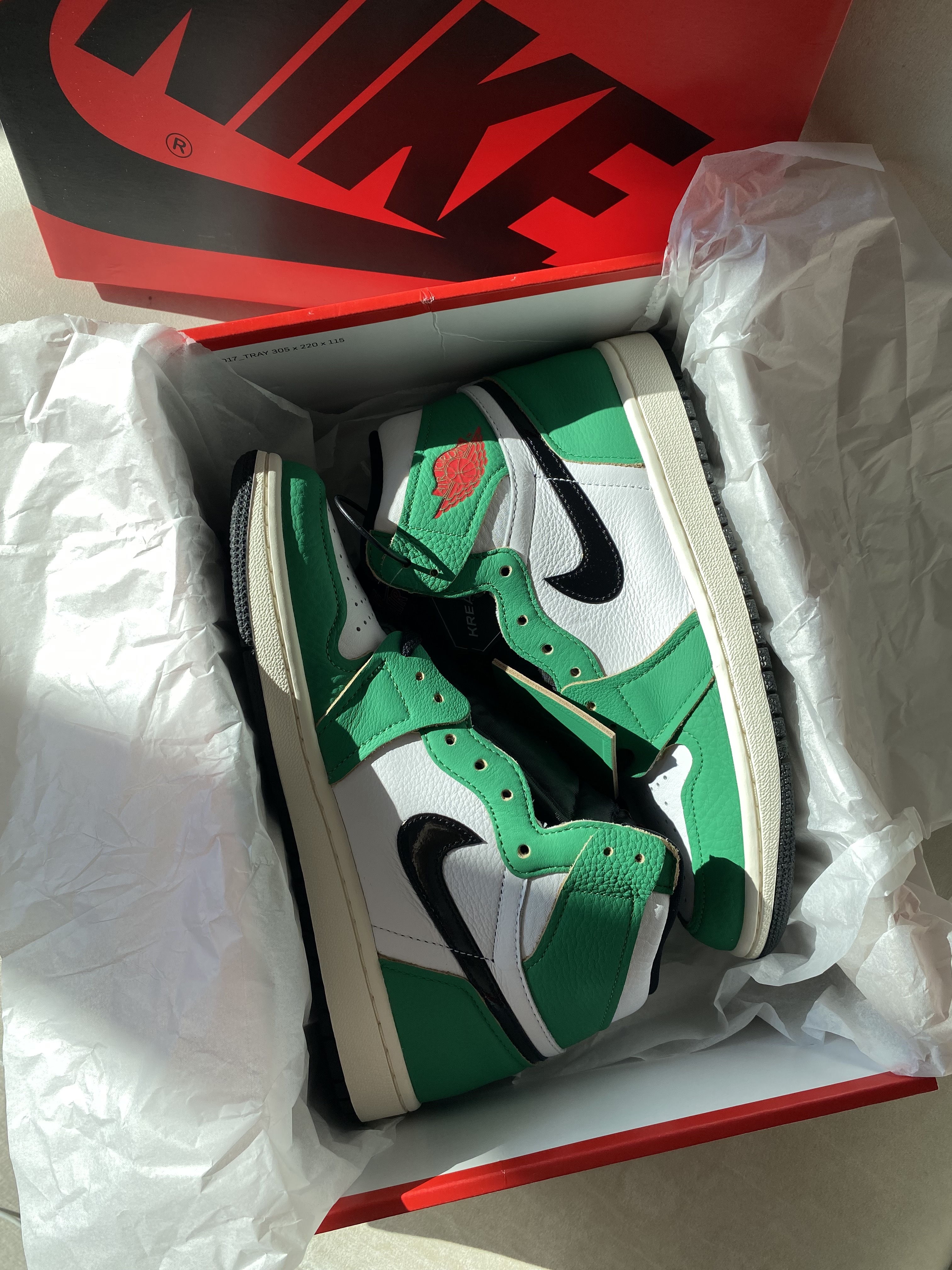 (W) Jordan 1 Retro High OG Lucky Green 착용 스타일 - 1