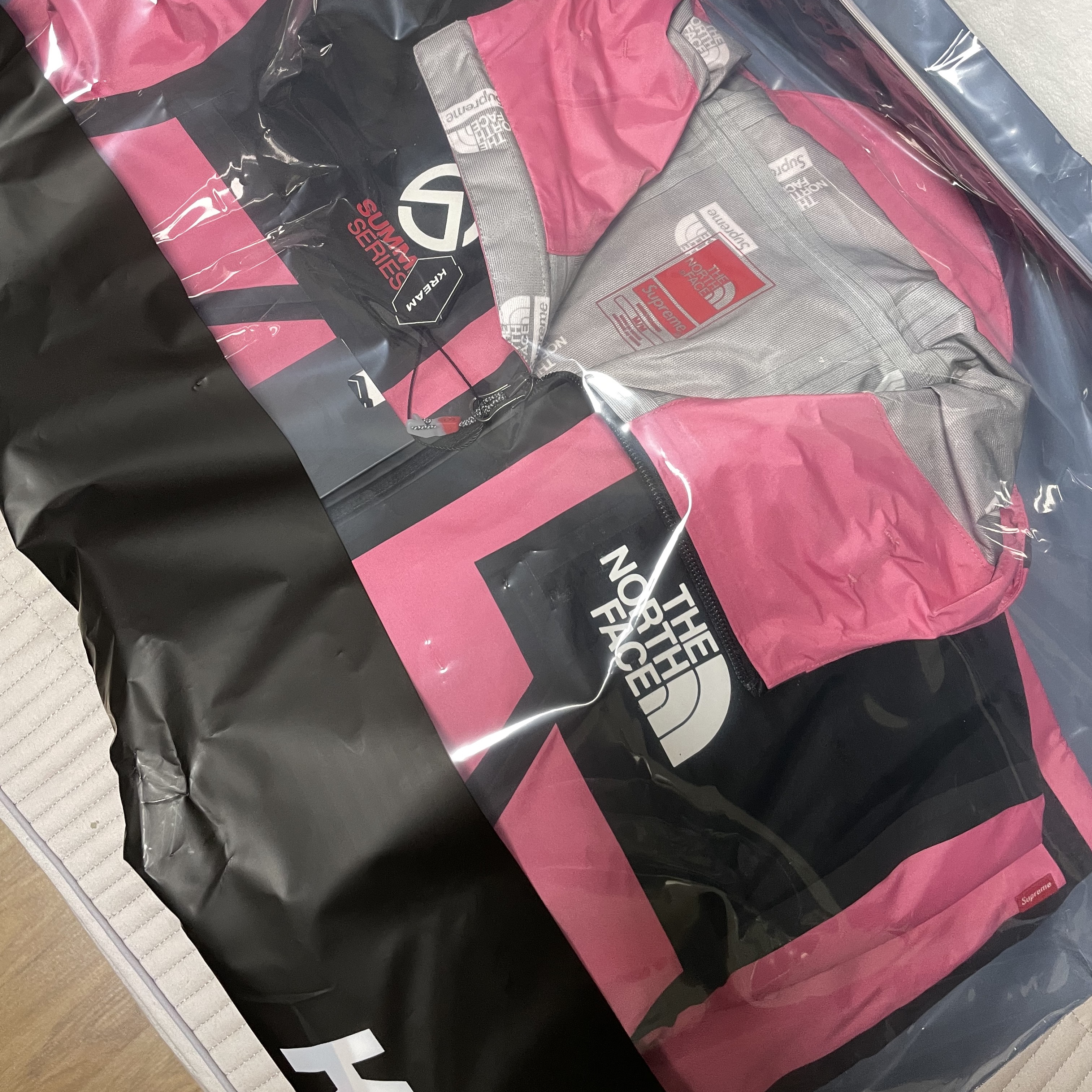 Supreme x The North Face Summit Series Outer Tape Seam Jacket Pink - 21SS 착용 스타일