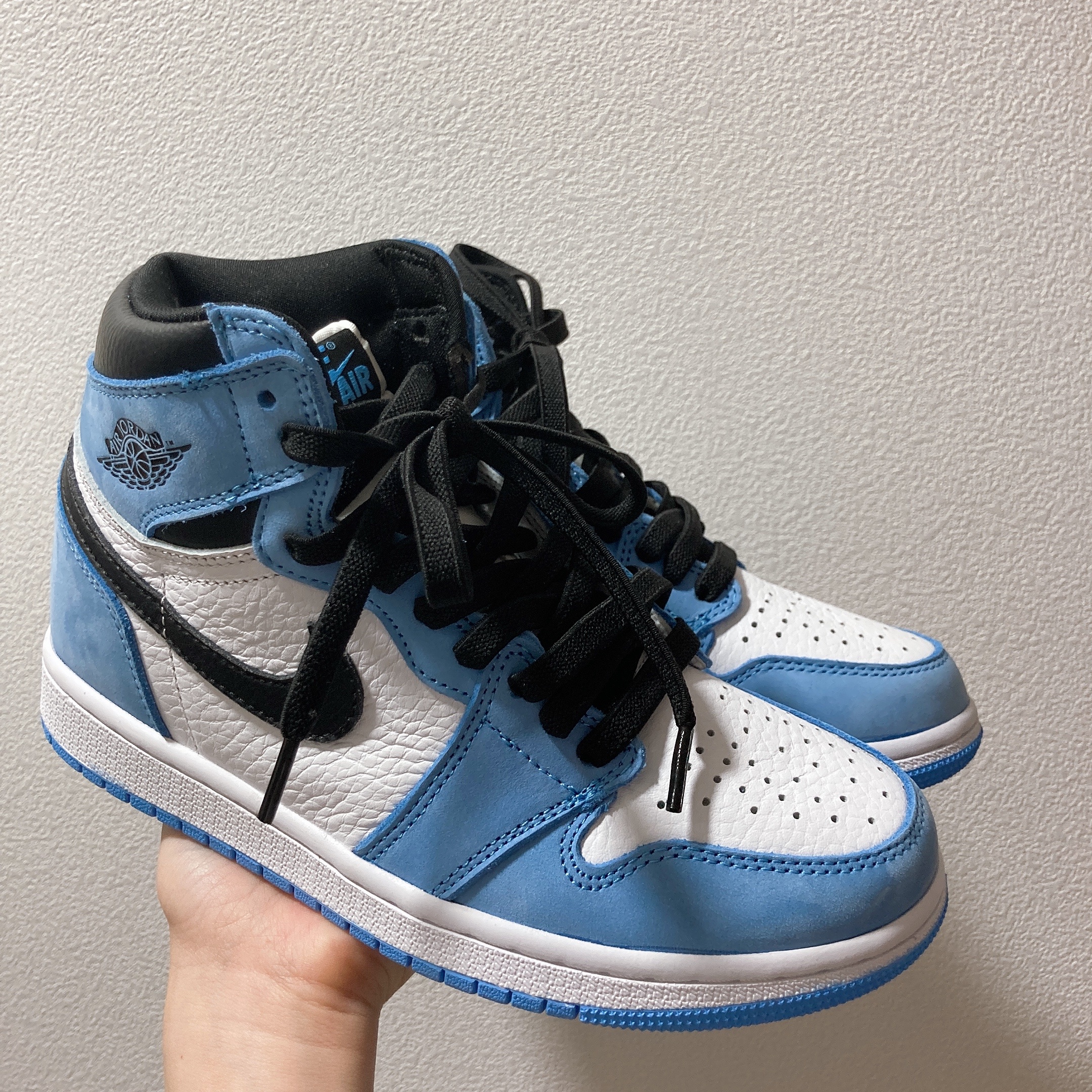 Jordan 1 Retro High OG University Blue, (GS) Jordan 1 Retro High OG University Blue 착용 스타일 - 2