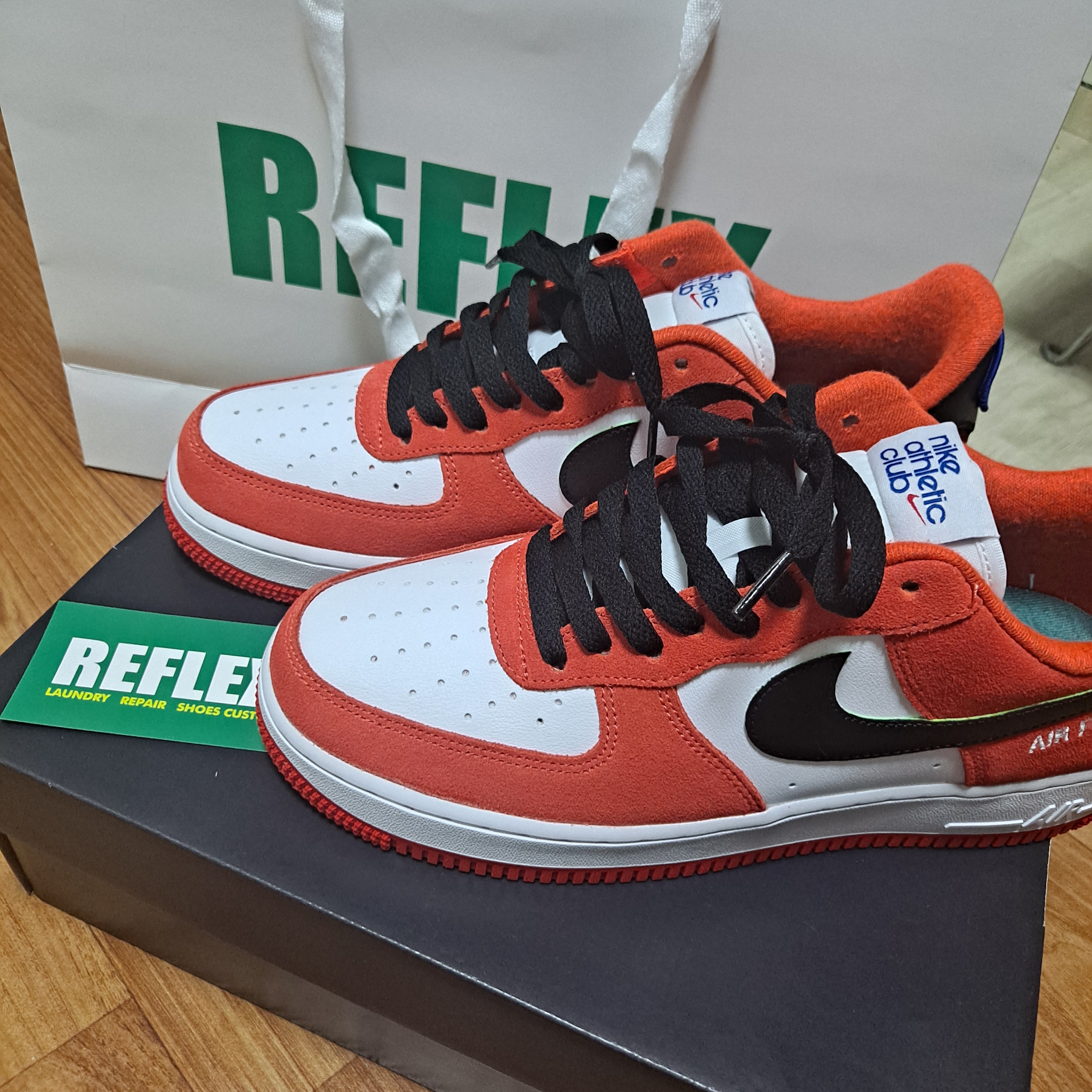 Nike Air Force 1 '07 LV8 Athletic Club Rush Orange Washed Teal 착용 스타일