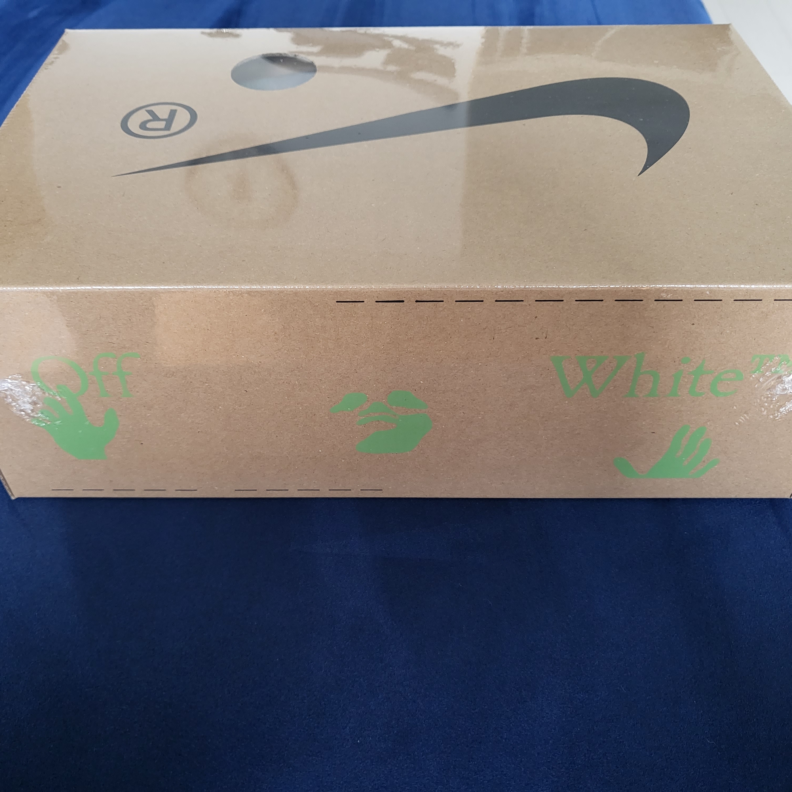 Nike x Off-White Blazer Low '77 Black and Electro Green 착용 스타일 - 2