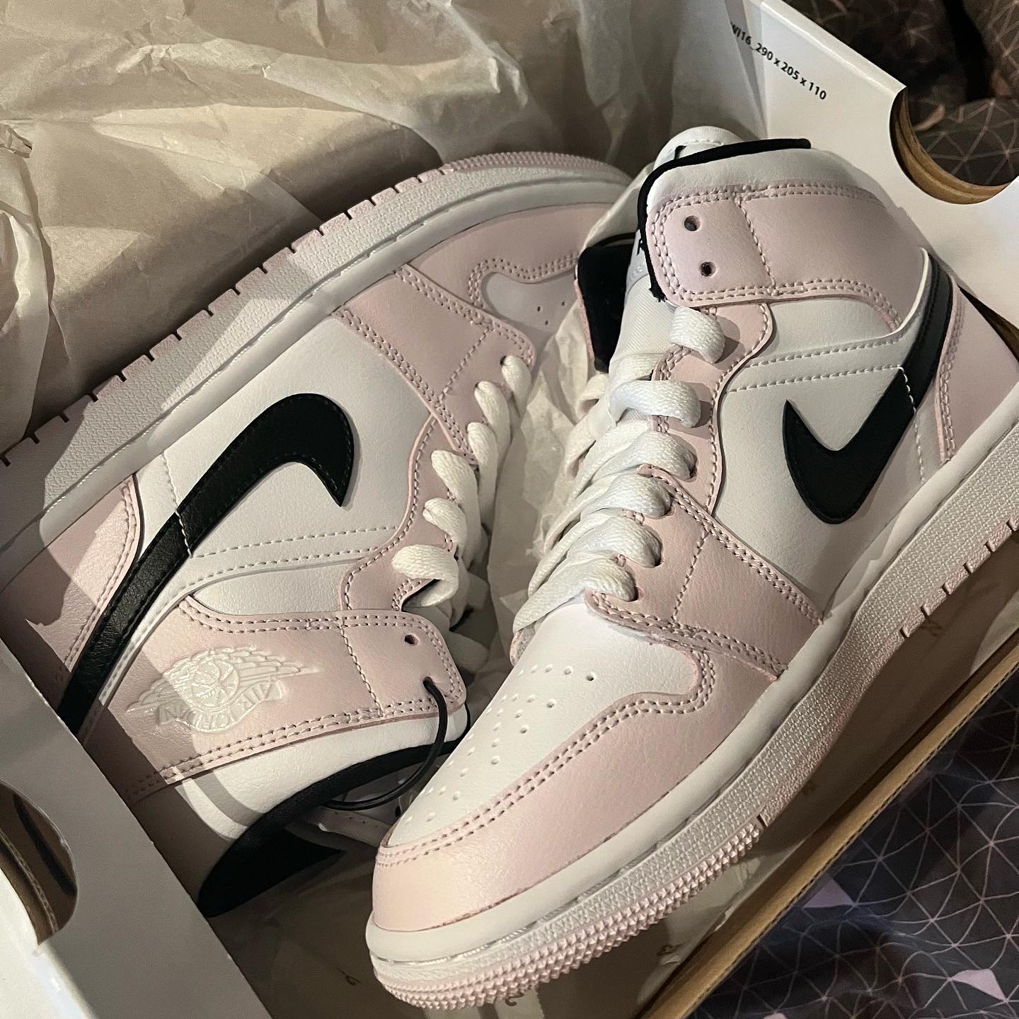 (W) Jordan 1 Mid Barely Rose 착용 스타일