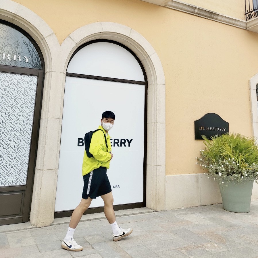 Nike x Stussy Windrunner Jacket Bright Cactus, Nike x J.Crew Killshot 2 Sail Midnight Navy 착용 스타일 - 2
