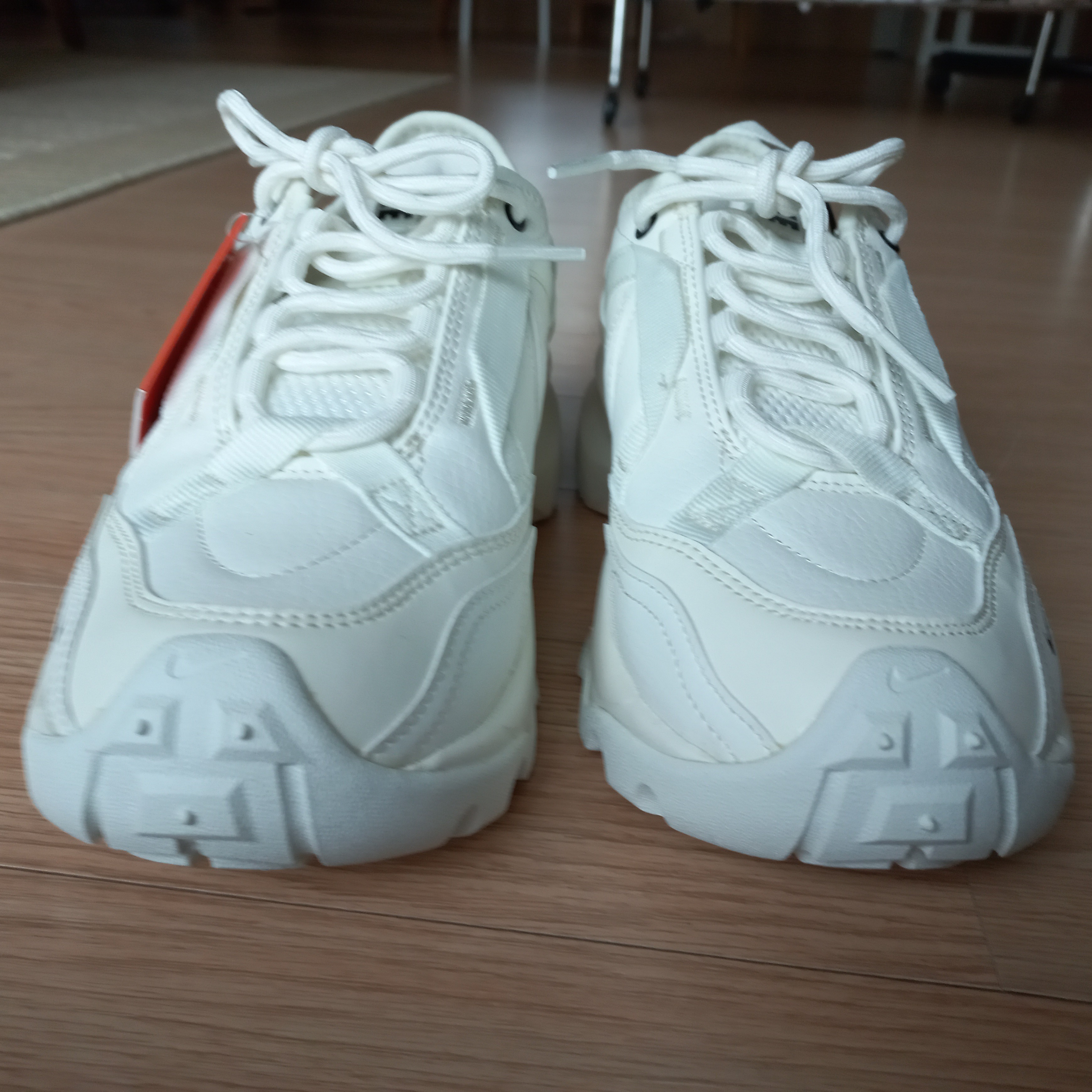 (W) Nike TC 7900 Summit White 착용 스타일 - 4