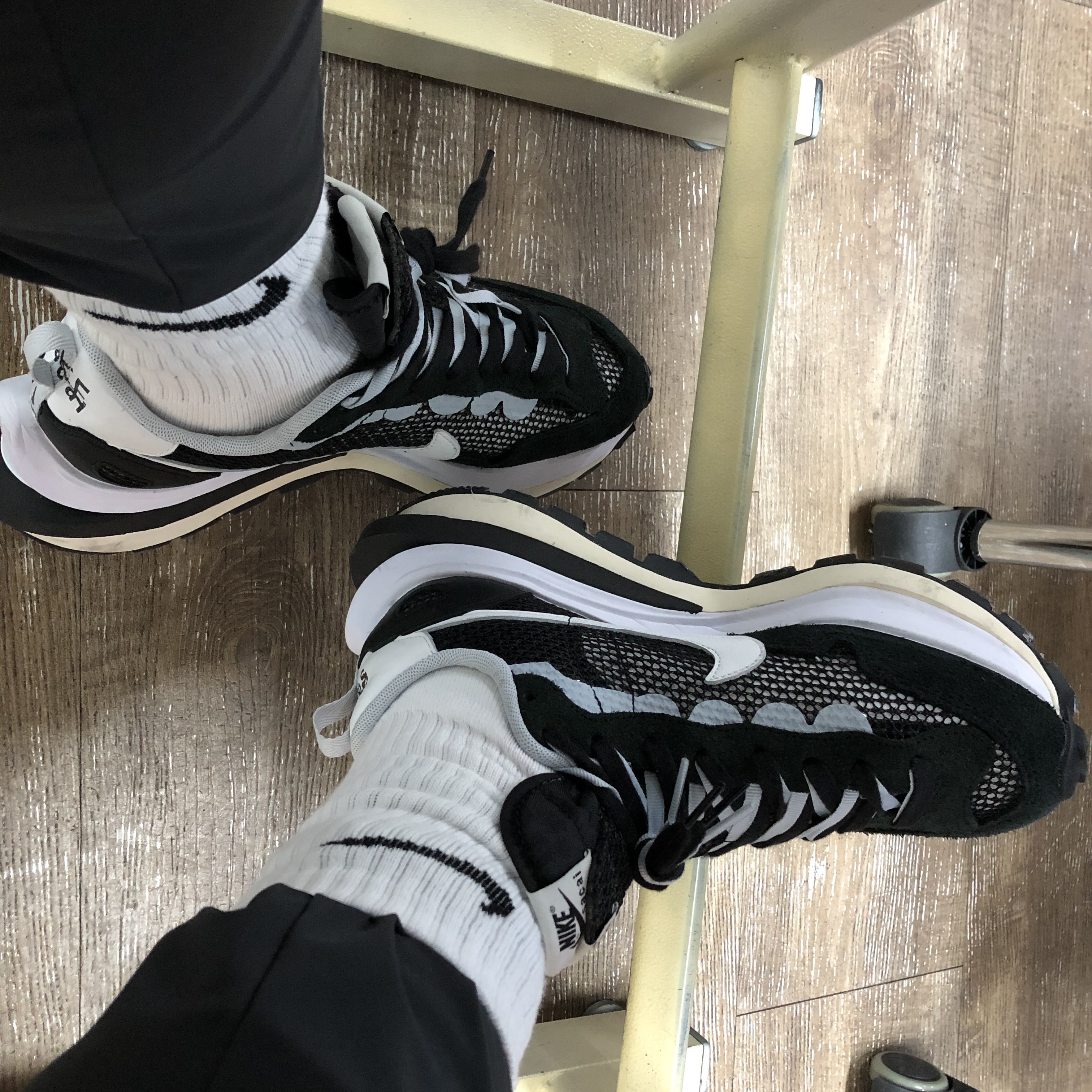 Nike x Sacai VaporWaffle Black White 착용 스타일 - 1