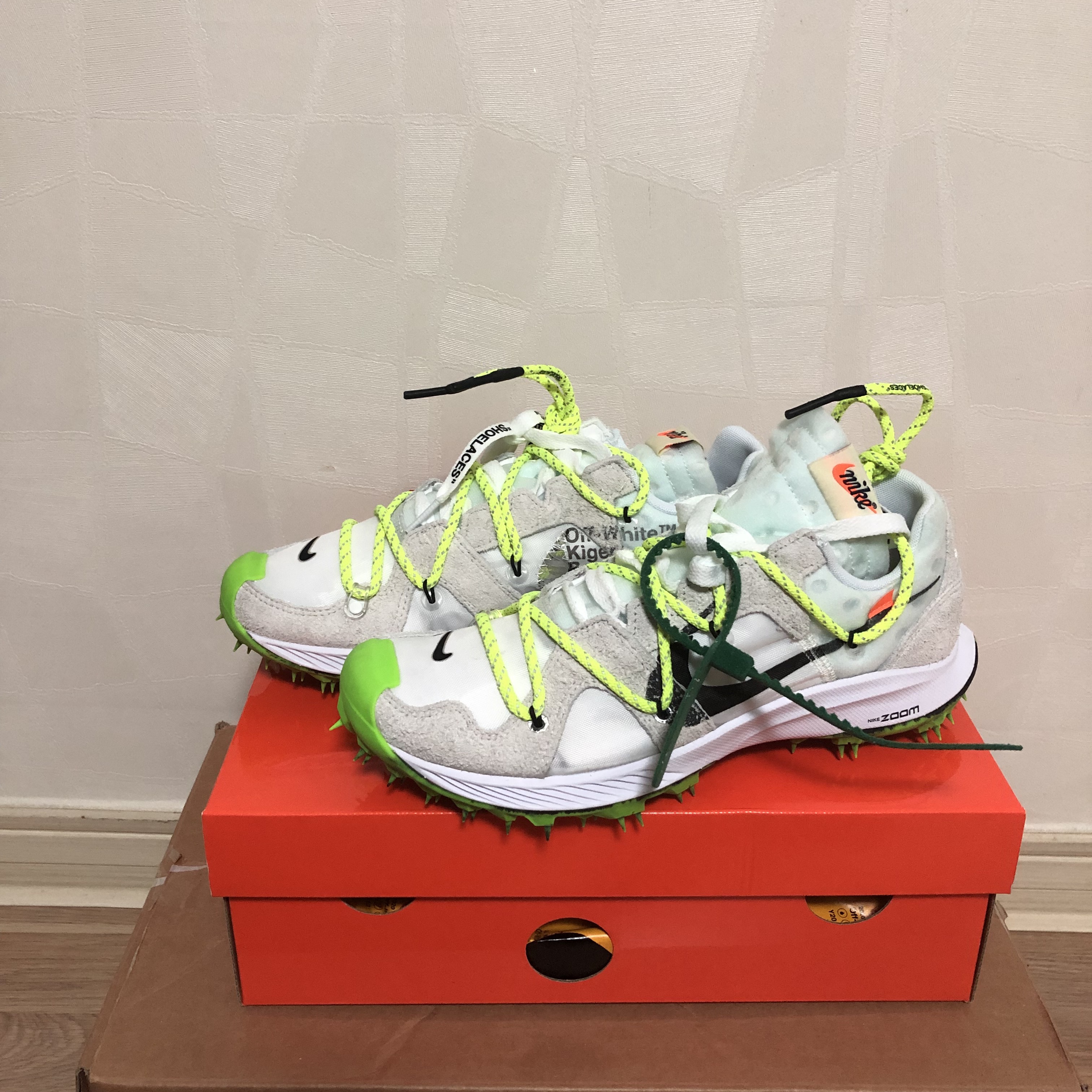 (W) Nike x Off-White Zoom Terra Kiger 5 White 착용 스타일 - 1