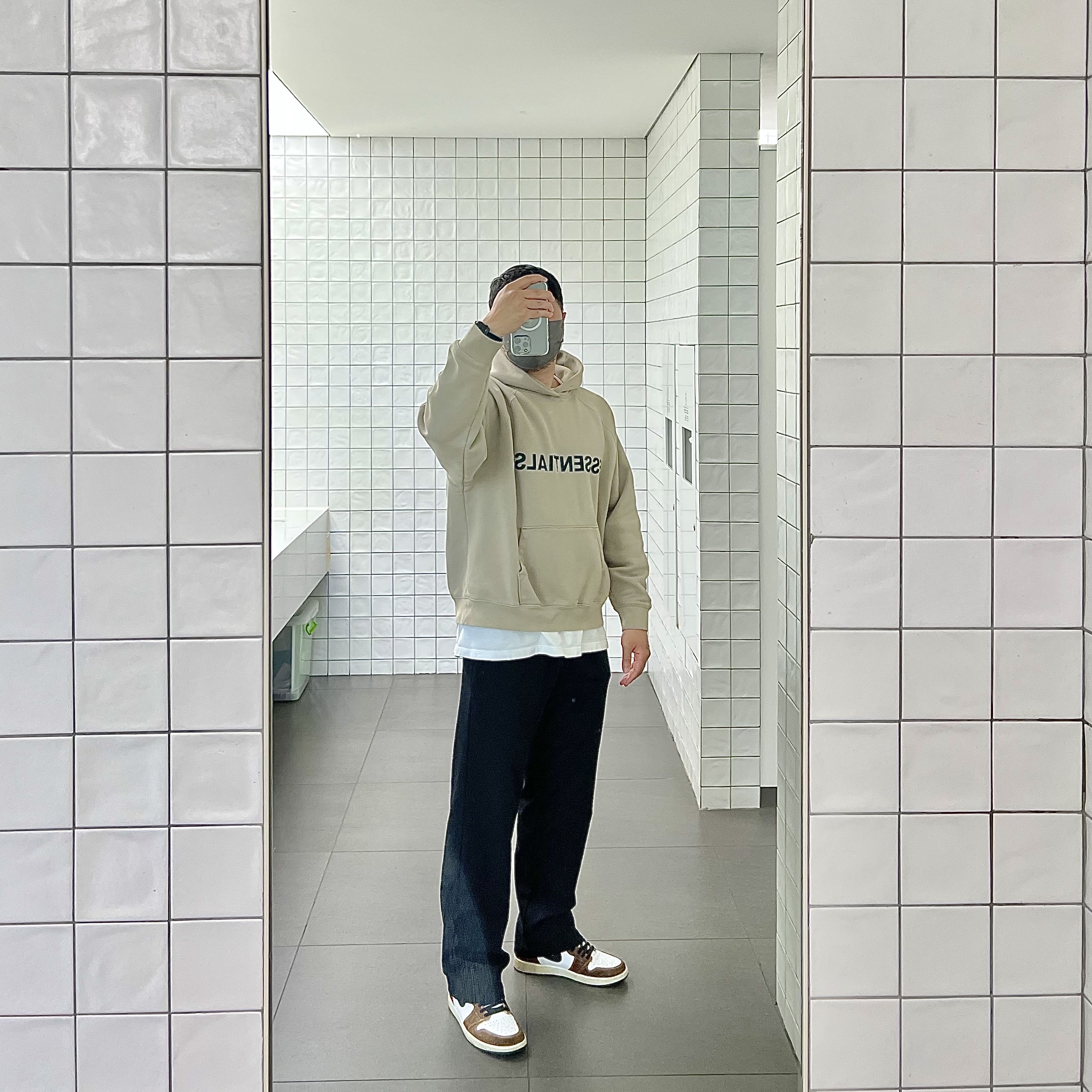 Essentials 3D Silicon Applique Pullover Hoodie Olive/Khaki - 20FW, Jordan 1 Retro High OG Light Smoke Grey 착용 스타일
