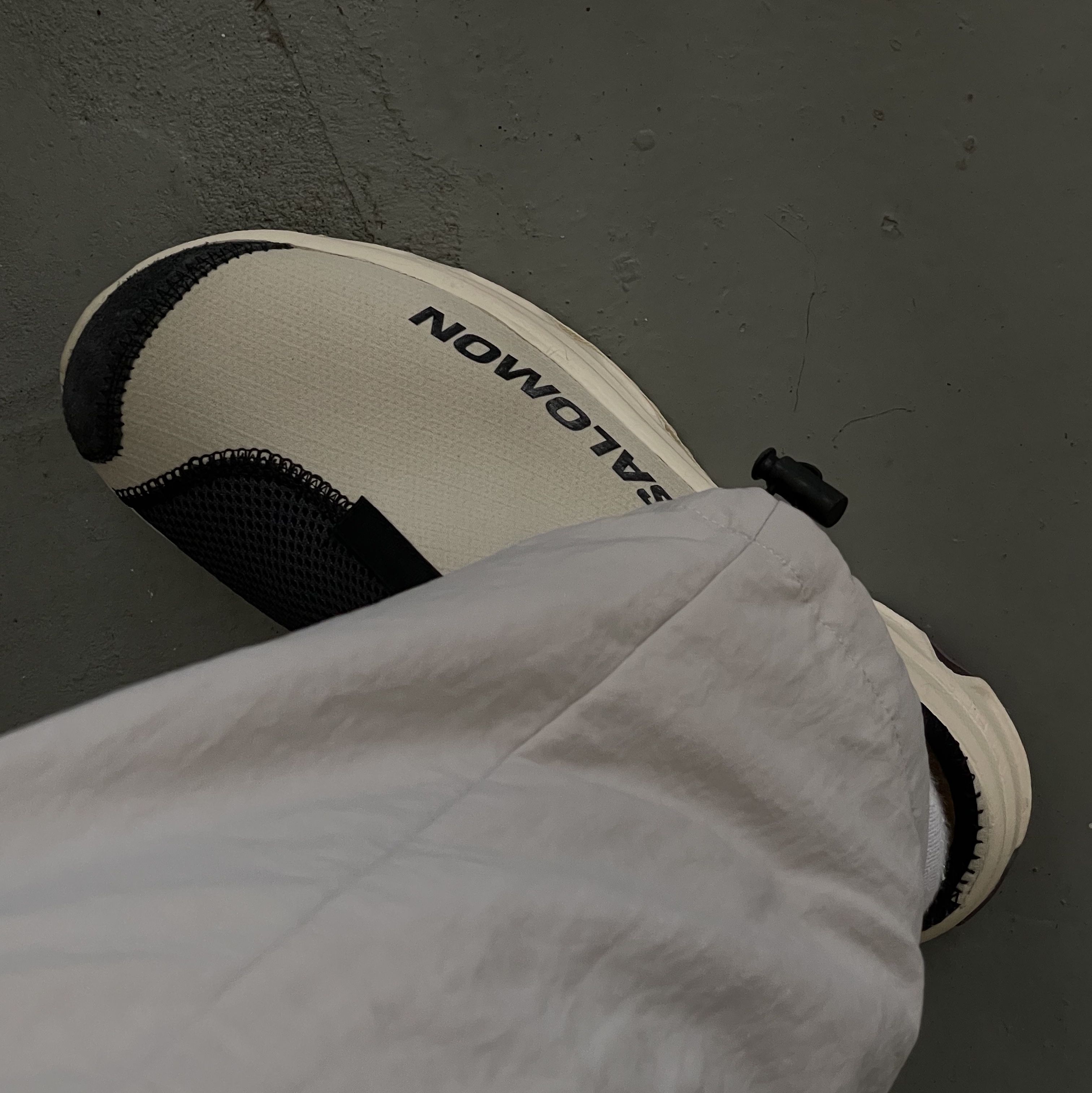 Salomon RX Slide 3.0 Bleached Sand 착용 스타일