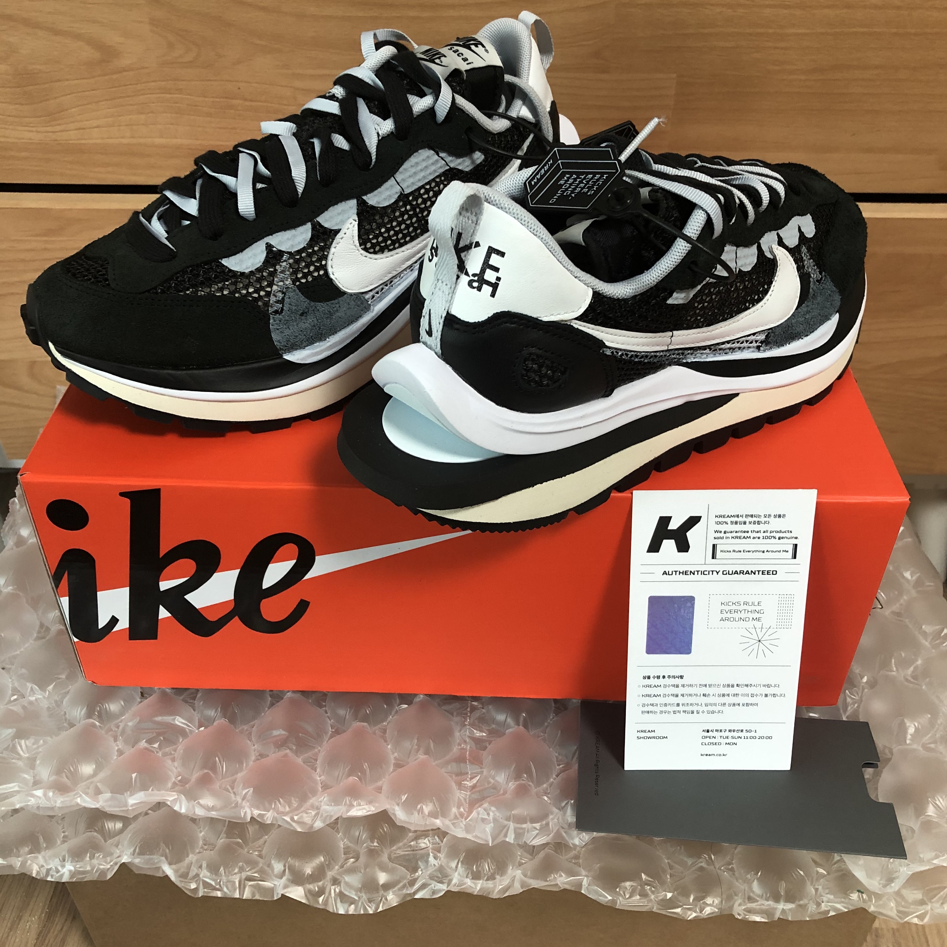 Nike x Sacai VaporWaffle Black White 착용 스타일 - 2