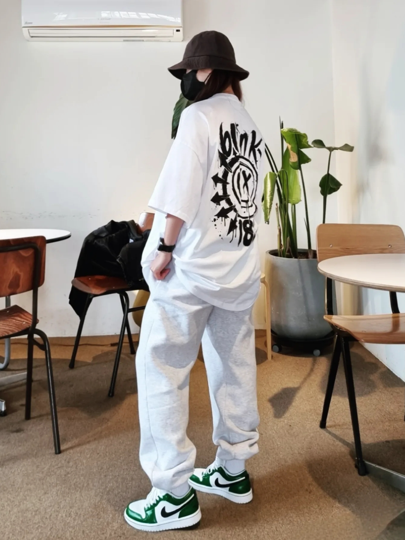 (W) Jordan 1 Low Triple White 2020 착용 스타일 - 2