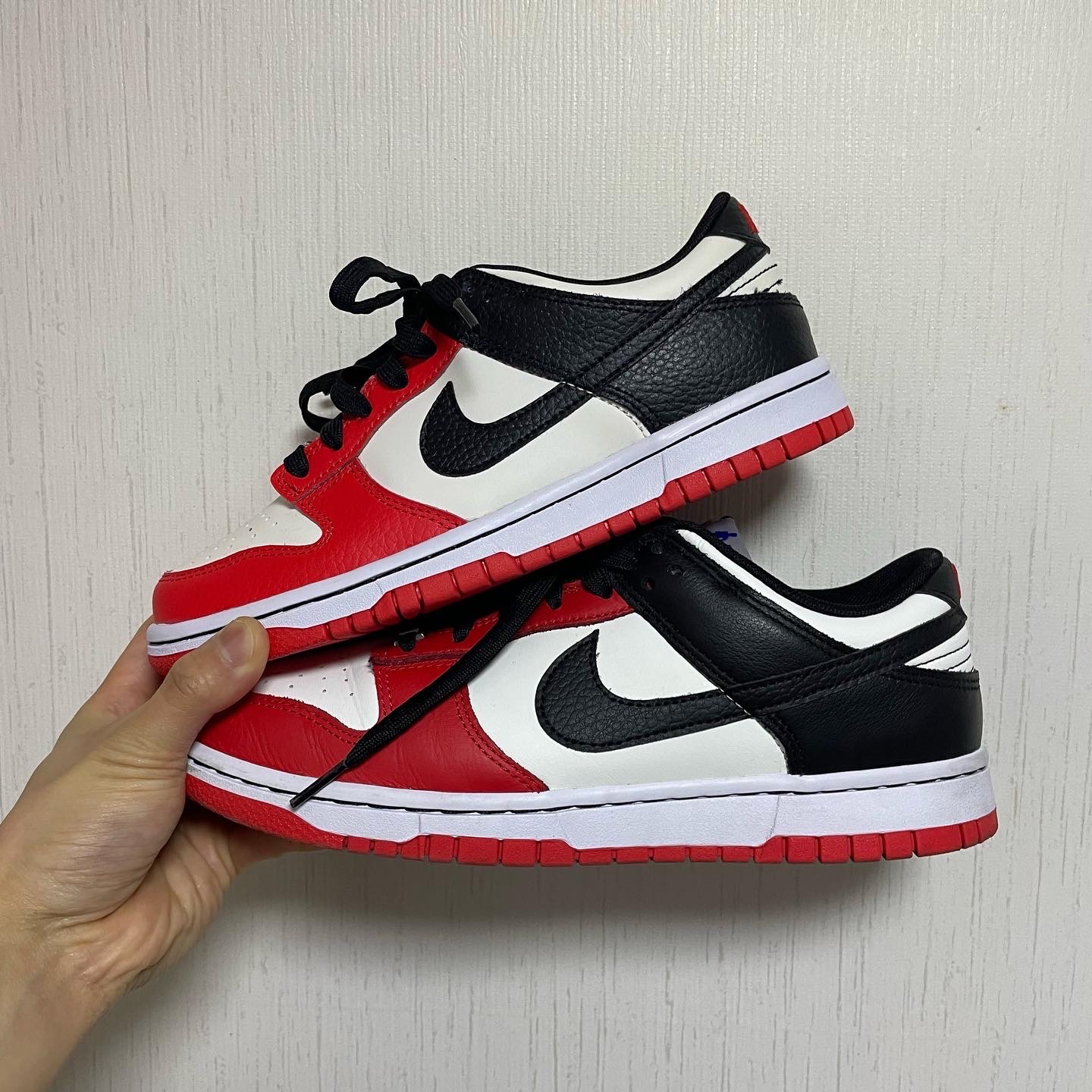 (GS) Nike x NBA Dunk Low Black and Chile Red 착용 스타일 - 3