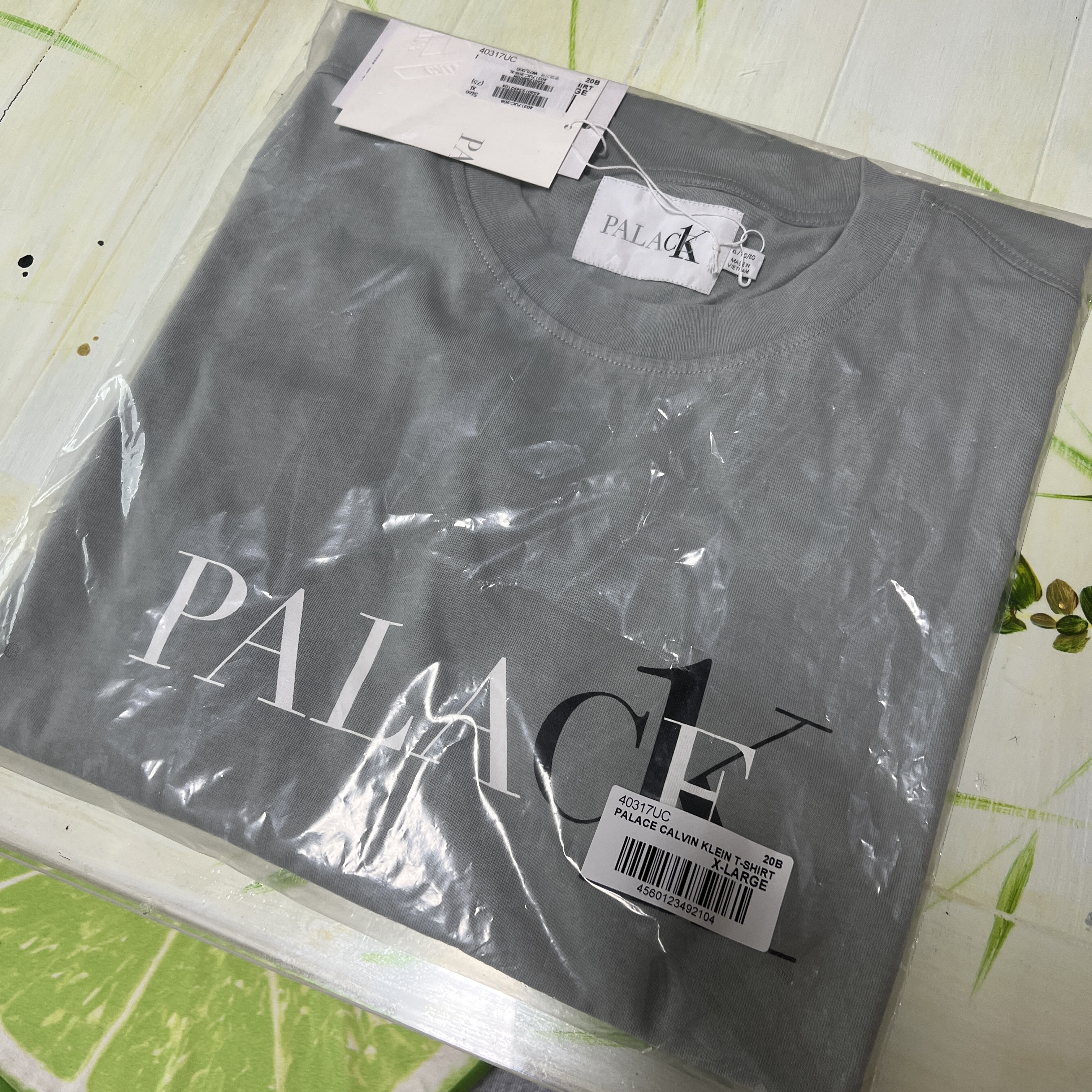 Palace x CK1 T-Shirt Quarry - 22SS 착용 스타일