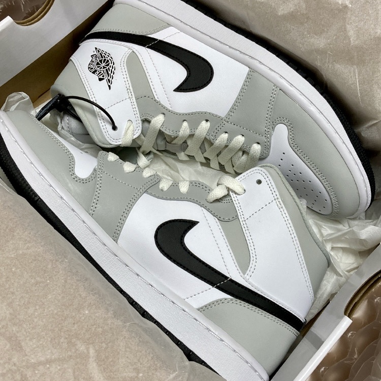 (W) Jordan 1 Mid Grey Fog 착용 스타일 - 2