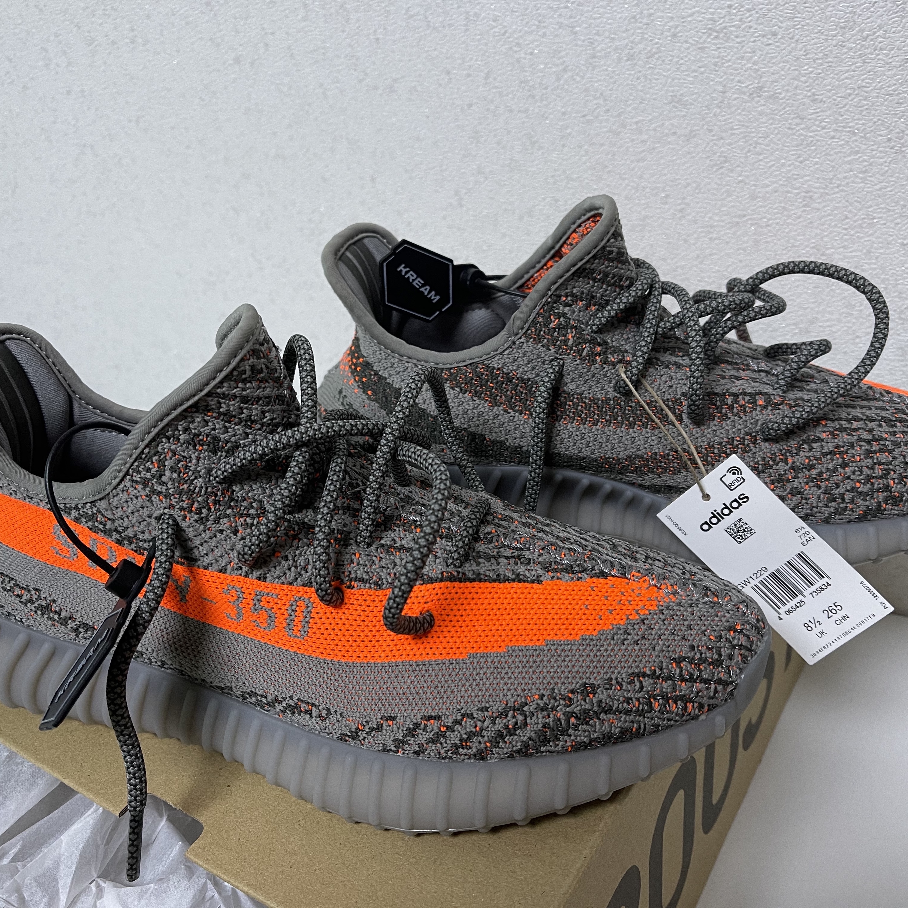 Adidas Yeezy Boost 700 V2 Static 2022, Adidas Yeezy Boost 350 V2 Beluga - Reflective 착용 스타일 - 2