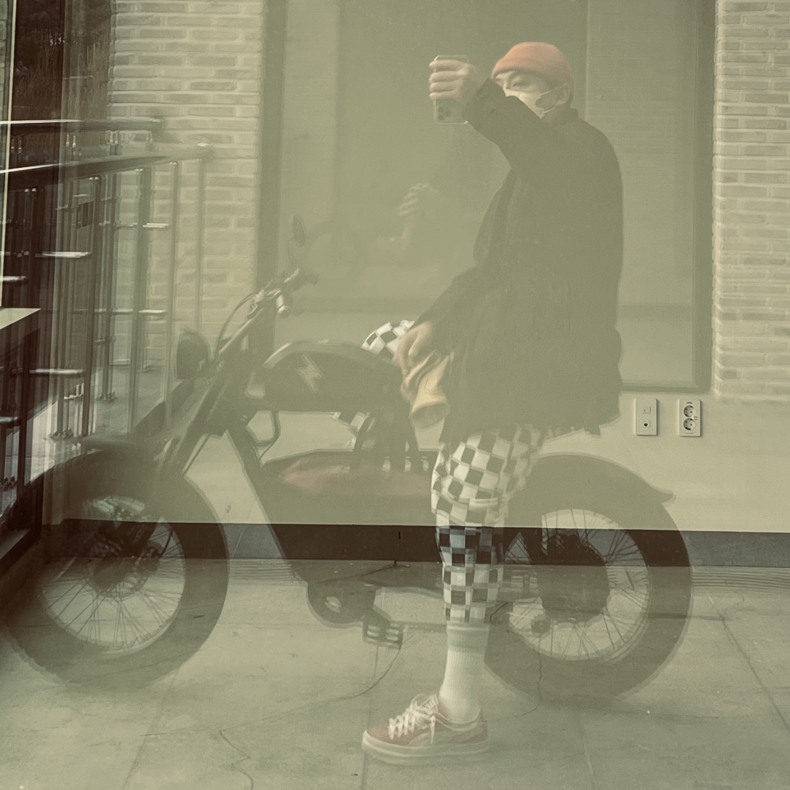 Puma Suede Super High Risk Red 착용 스타일