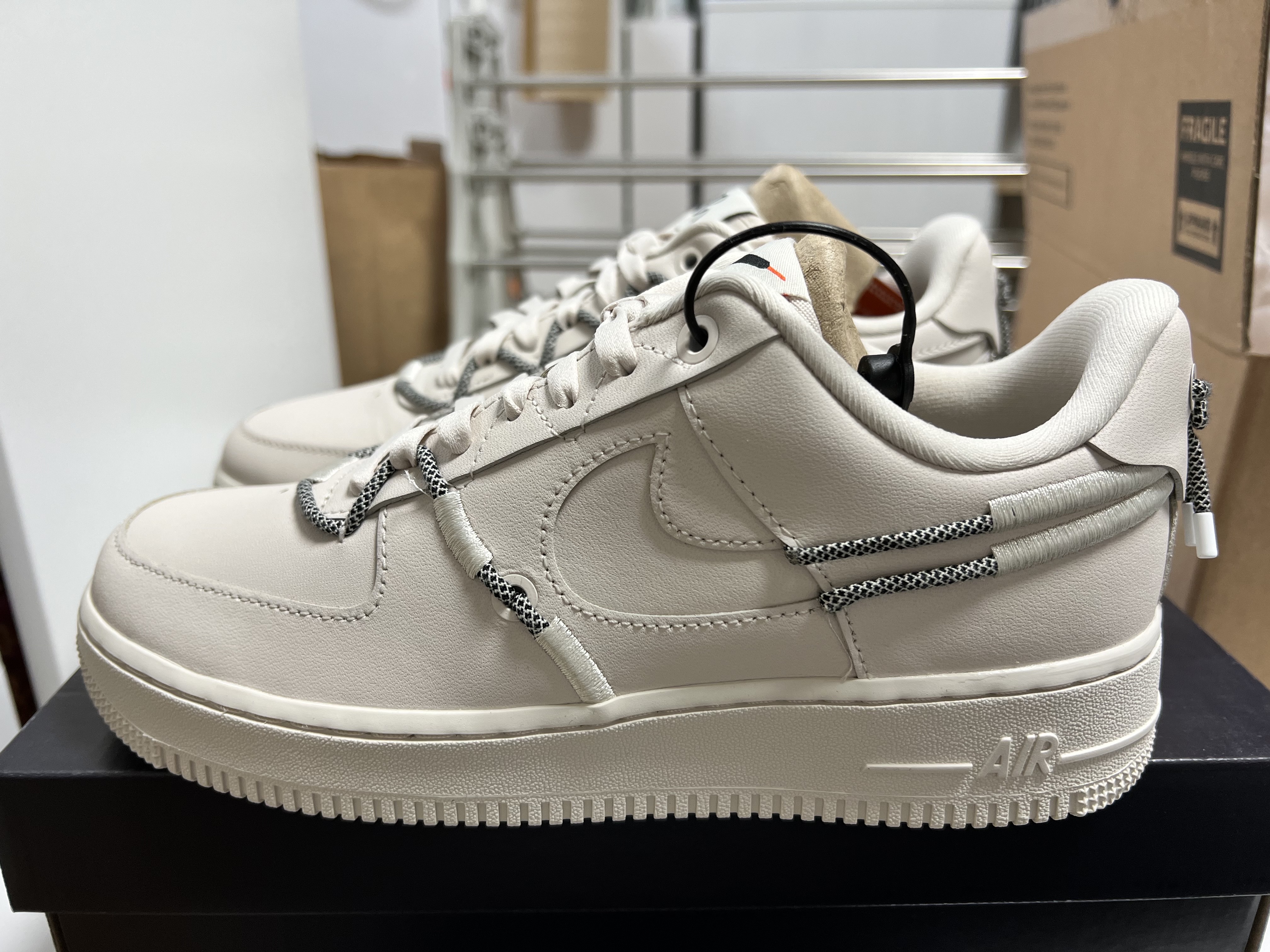 (W) Nike Air Force 1 '07 LX Light Orewood Brown 착용 스타일 - 1