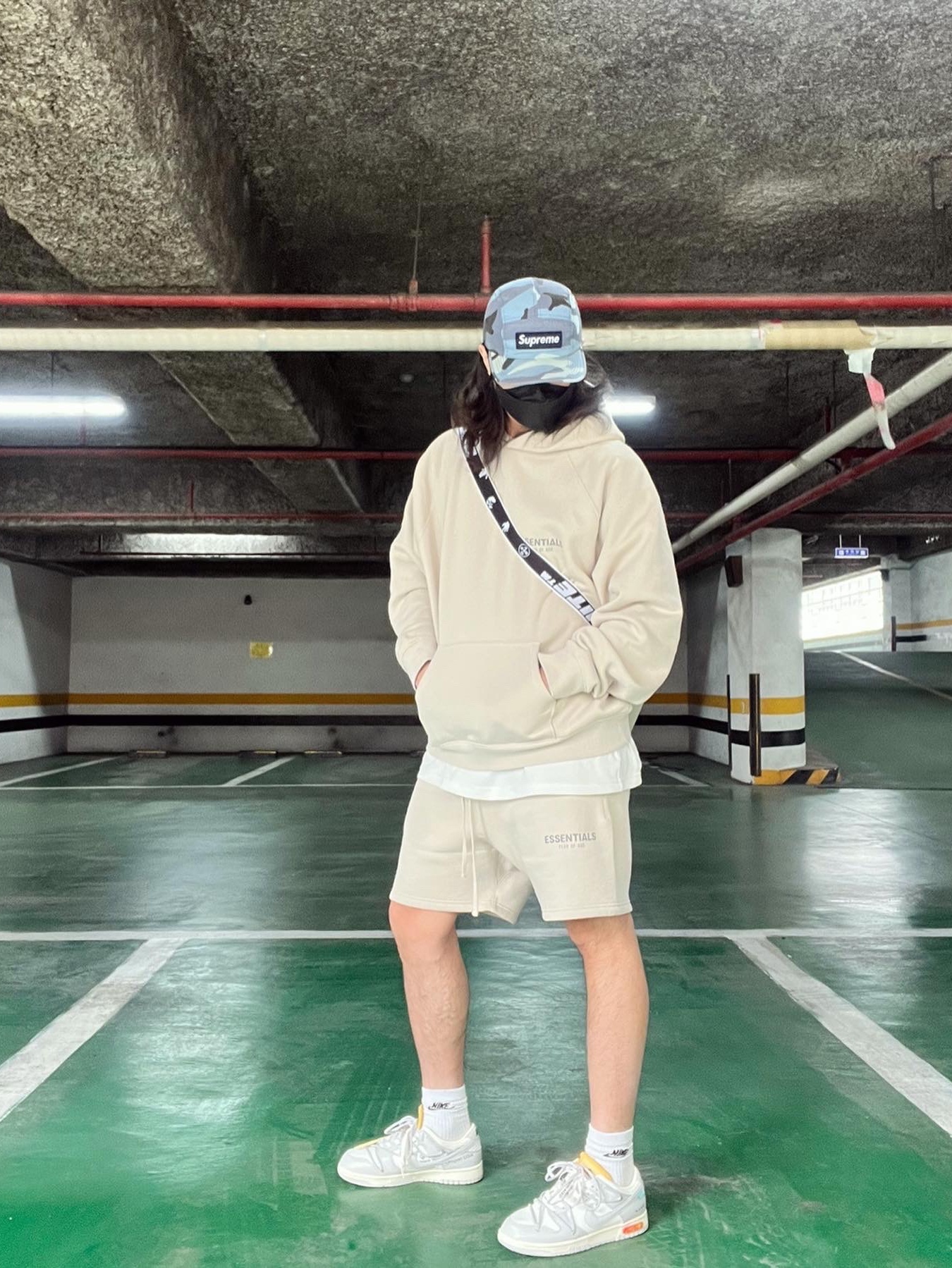 Essentials Pullover Hoodie Oat - Nordstrom Exclusive, Nike x Off-White Dunk Low The 50 - Lot 46 착용 스타일 - 1