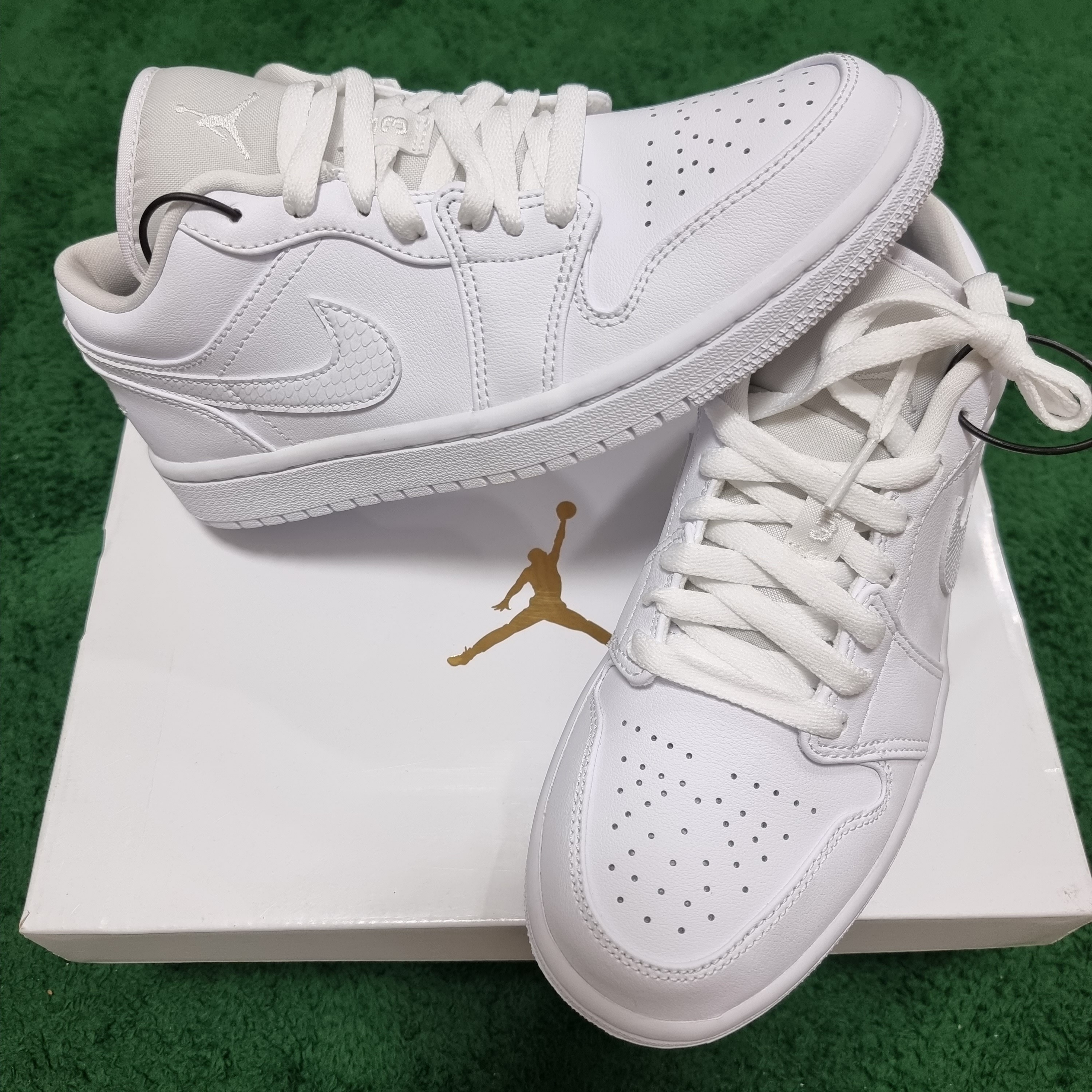 (W) Jordan 1 Low Triple White 2020 착용 스타일 - 1