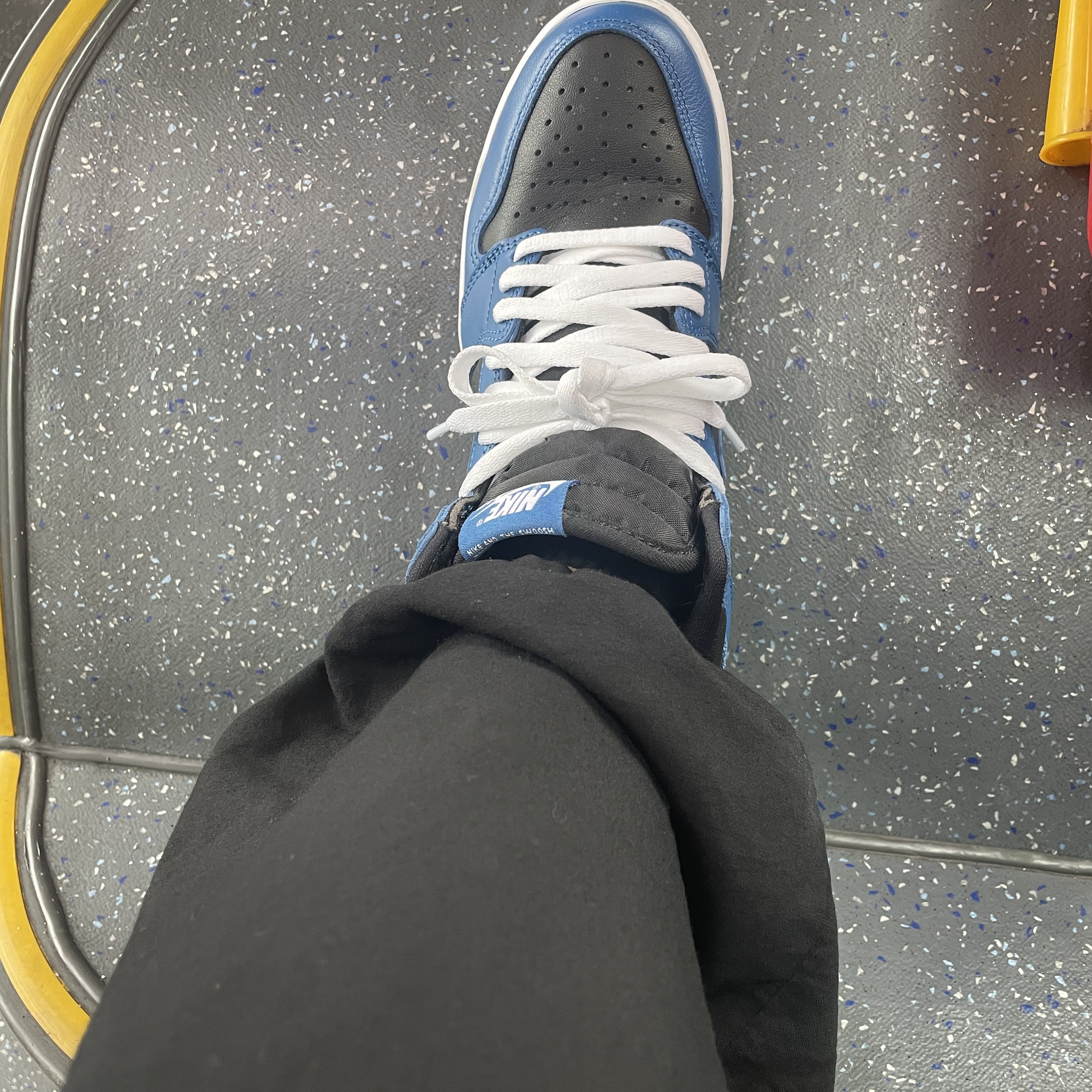 Jordan 1 Retro High OG Dark Marina Blue 착용 스타일