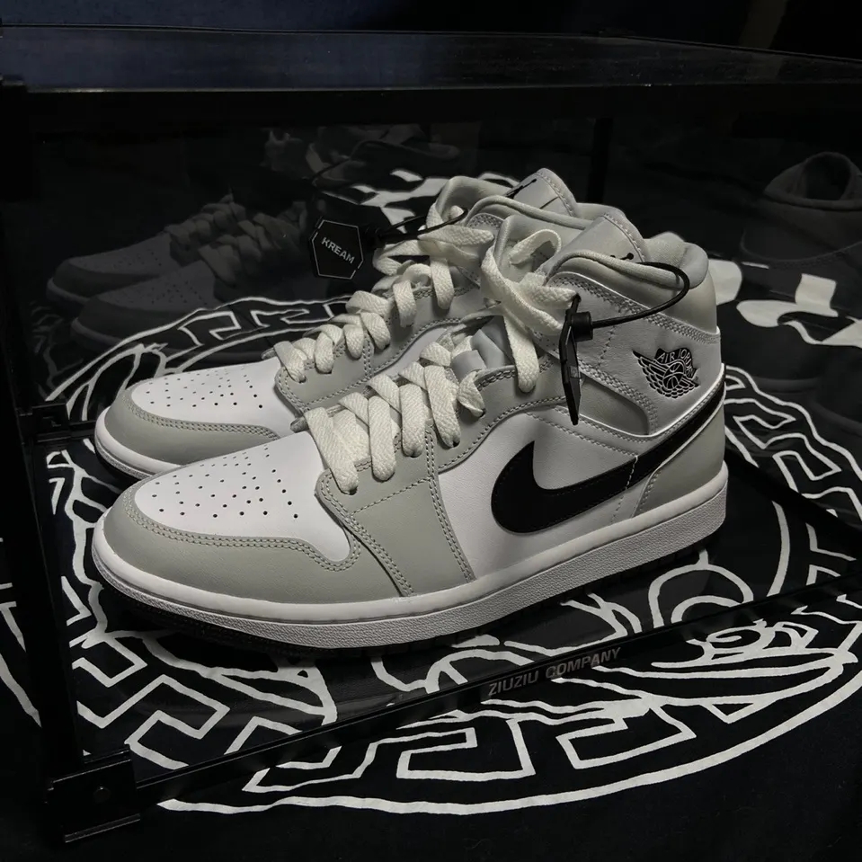 (W) Jordan 1 Mid Grey Fog 착용 스타일 - 1