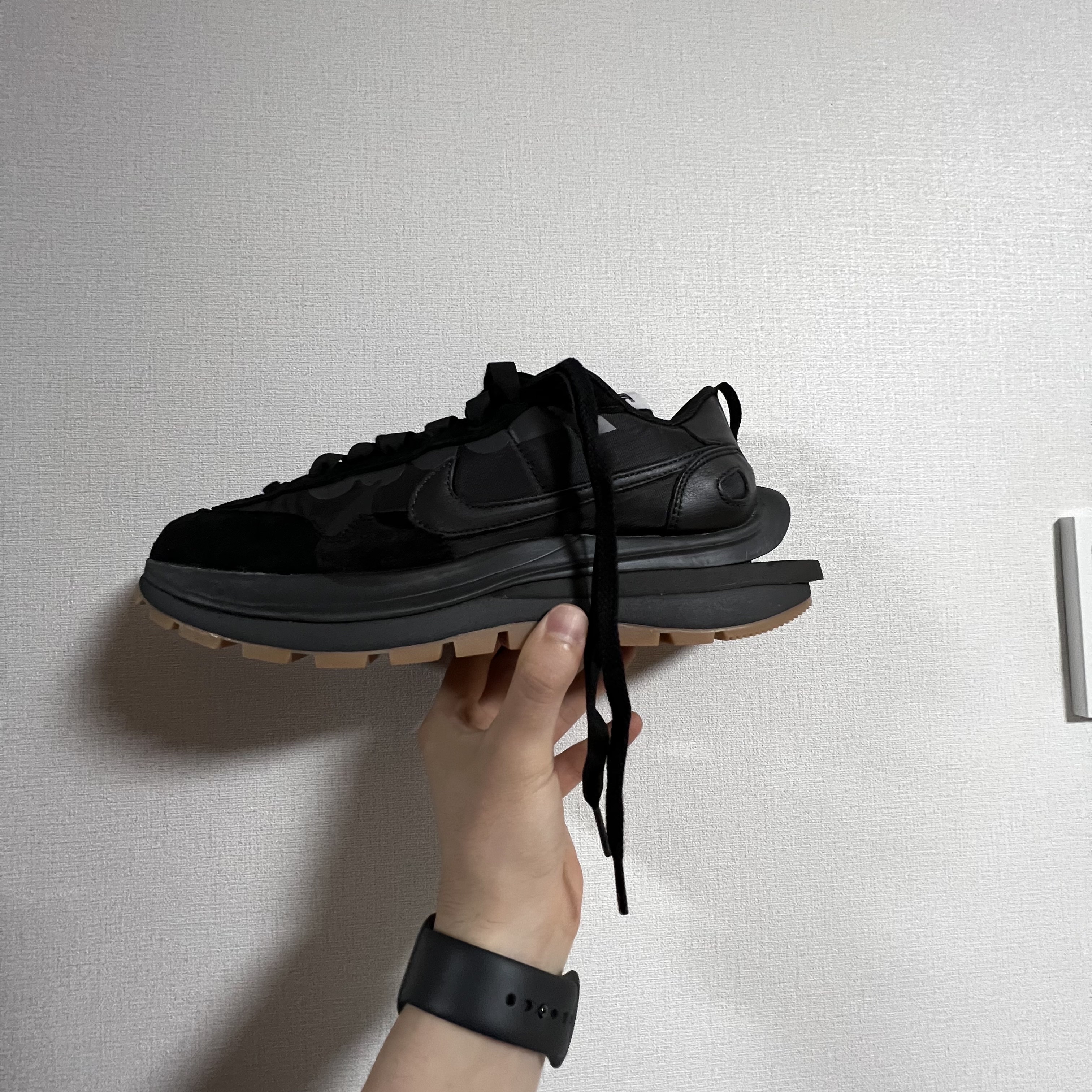 Nike x Sacai VaporWaffle Black and Gum 착용 스타일