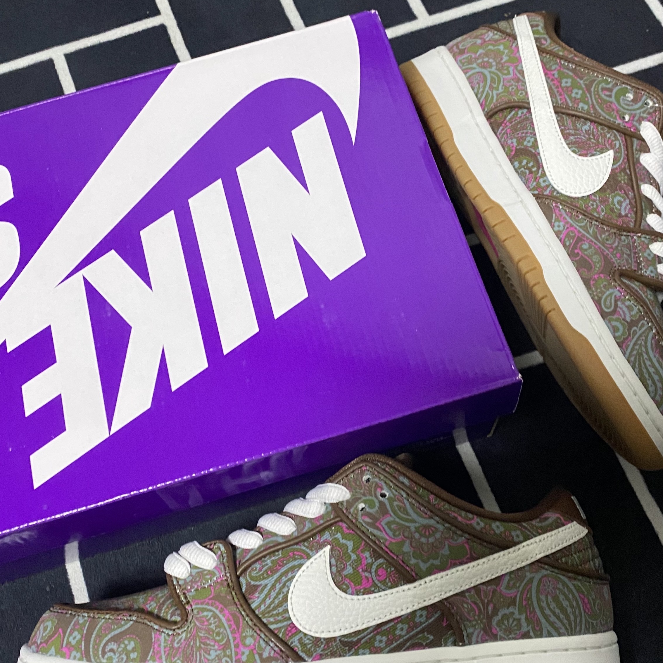 Nike SB Dunk Low Pro Premium Paisley 착용 스타일
