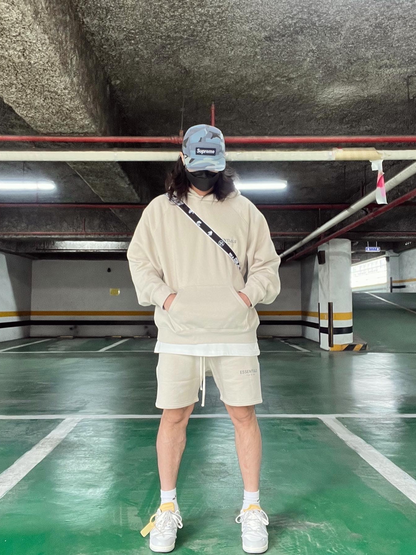 Essentials Pullover Hoodie Oat - Nordstrom Exclusive, Nike x Off-White Dunk Low The 50 - Lot 46 착용 스타일 - 2