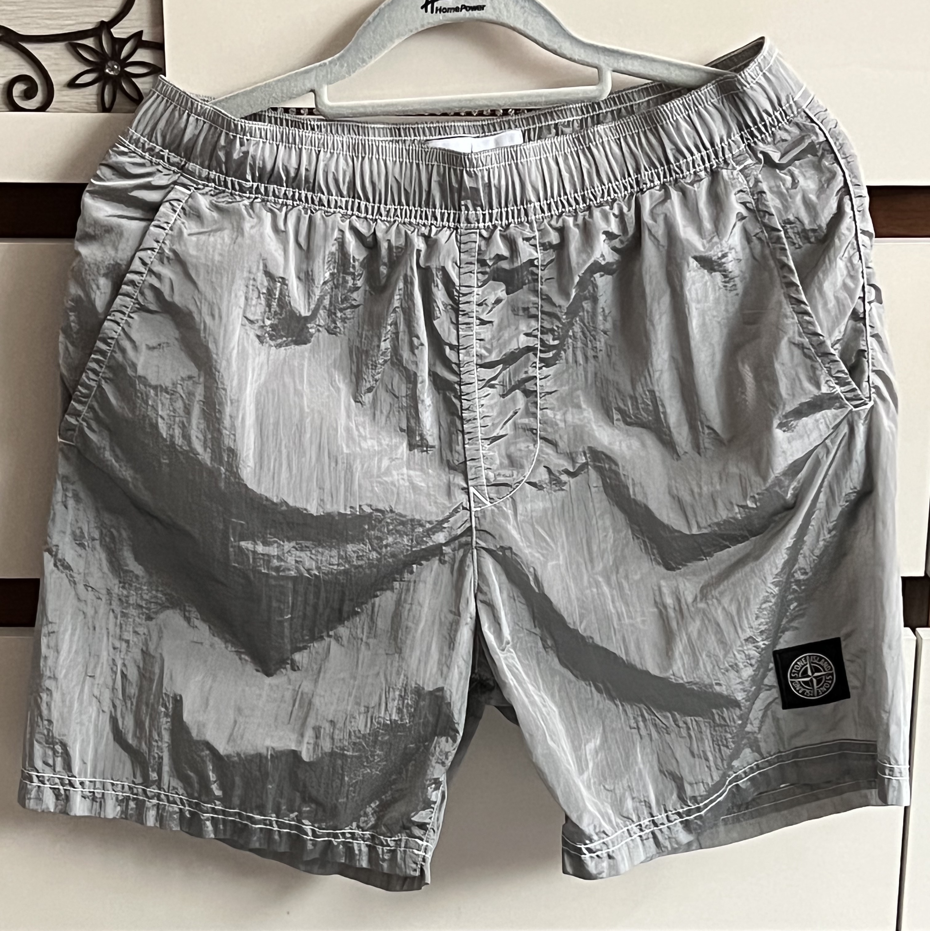 Stone Island B0943 Nylon Metal Swimming Trunk Ice - 22SS 착용 스타일