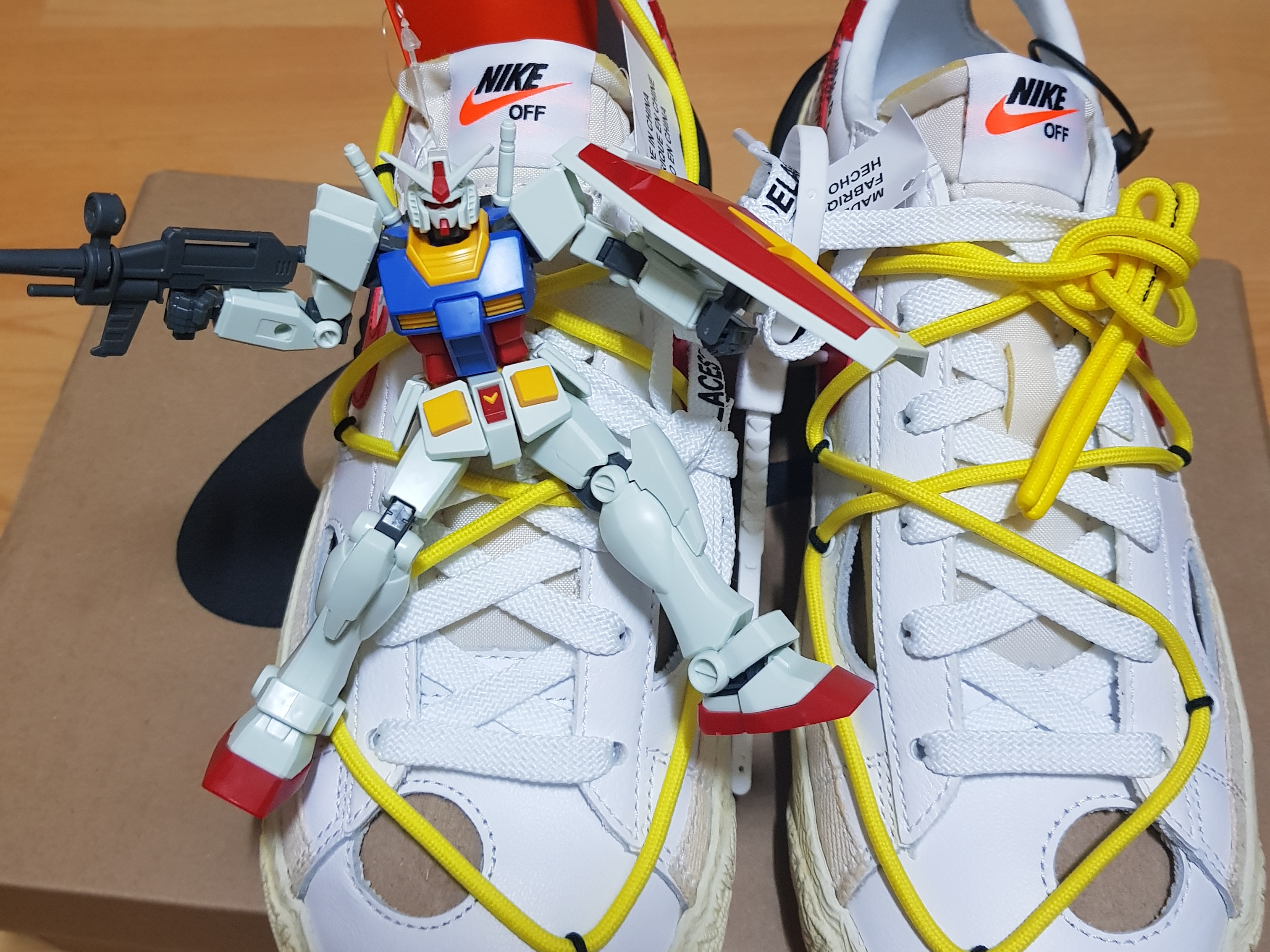 Nike x Off-White Blazer Low '77 White and University Red 착용 스타일 - 1