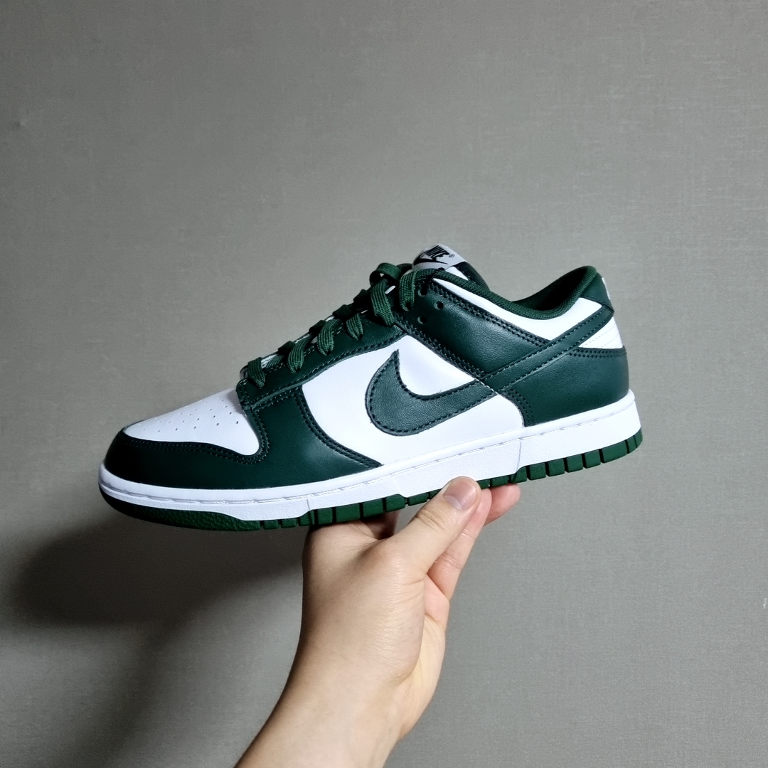 Nike Dunk Low Retro Varsity Green 착용 스타일