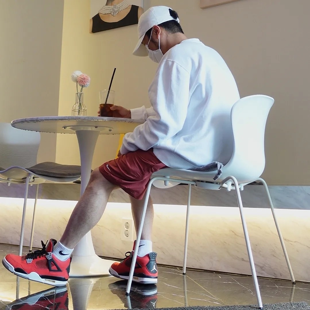 Nike NRG Solo Swoosh Shorts Cedar - Asia, Jordan 4 Retro Toro Bravo 착용 스타일