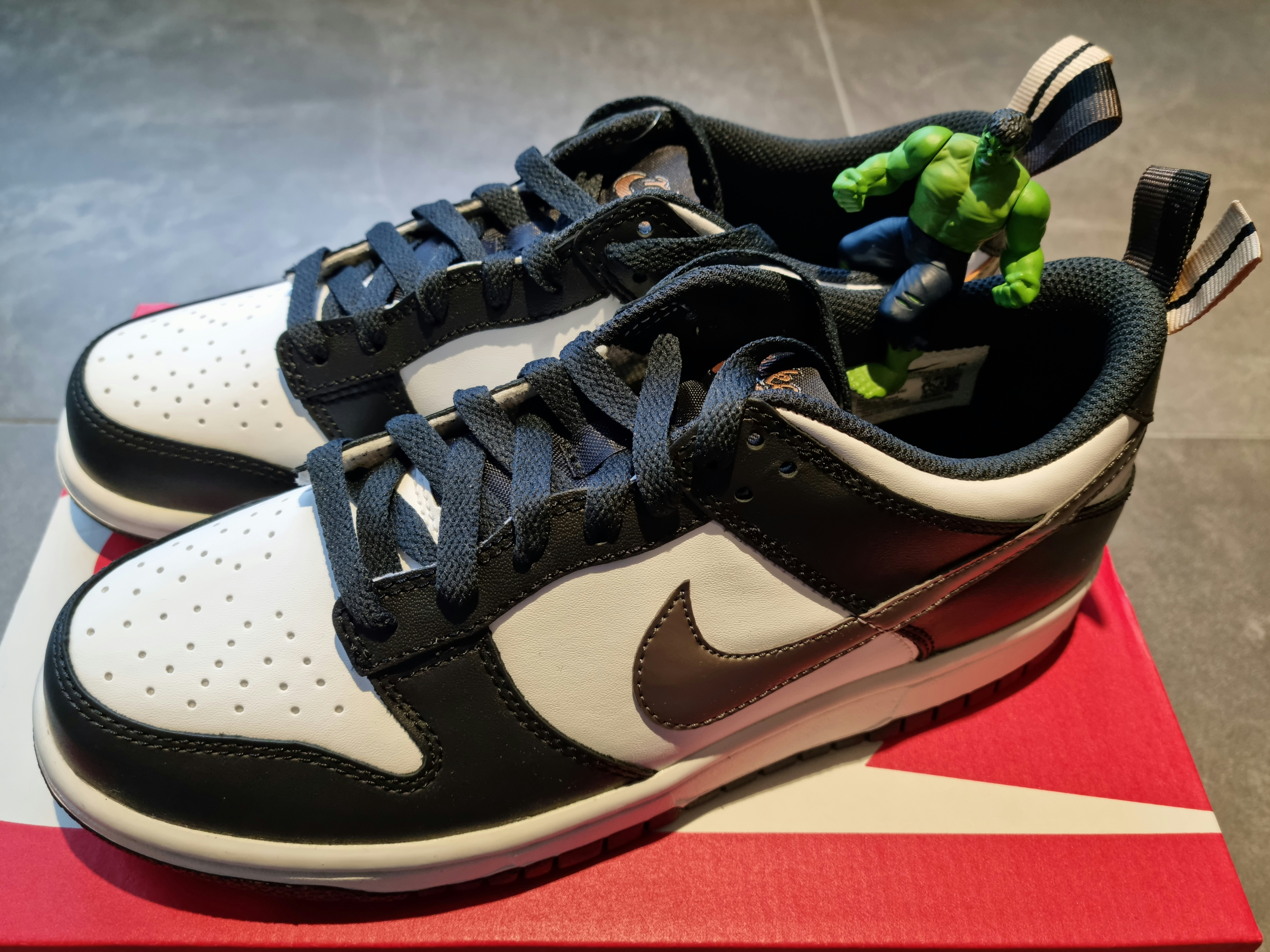 (GS) Nike Dunk Low SE Off Noir Summit White Metallic Pewter 착용 스타일 - 2